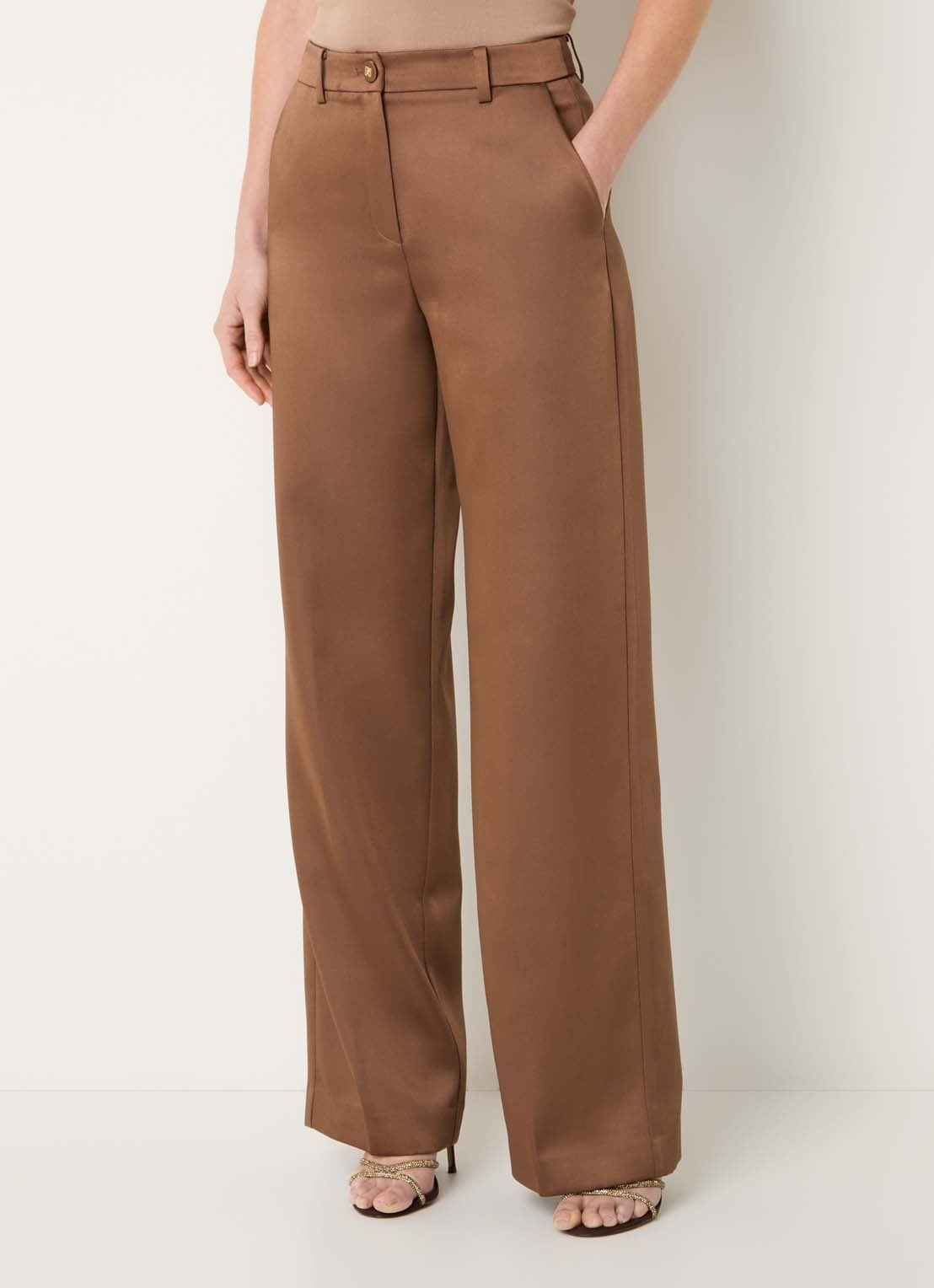 NIKKIE Omahah high waist straight fit broek van satijn - detail 4 hazelnootbruin
