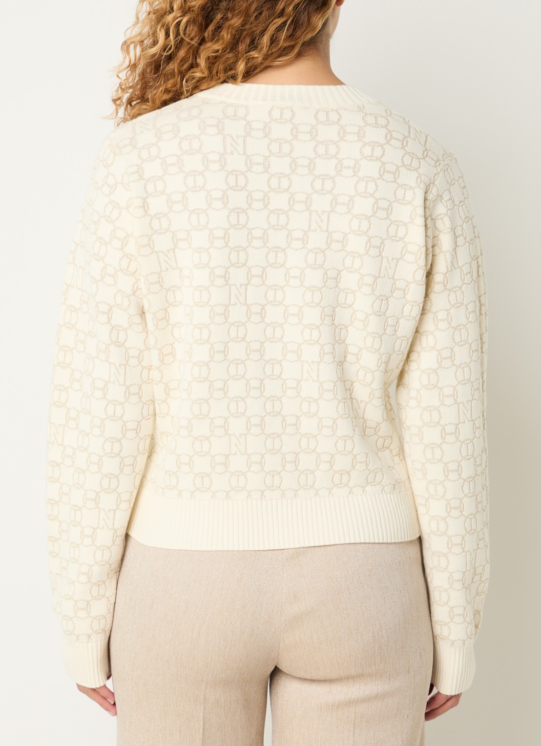NIKKIE Omarah pullover met lurex en logoprint - achterkant 2 creme