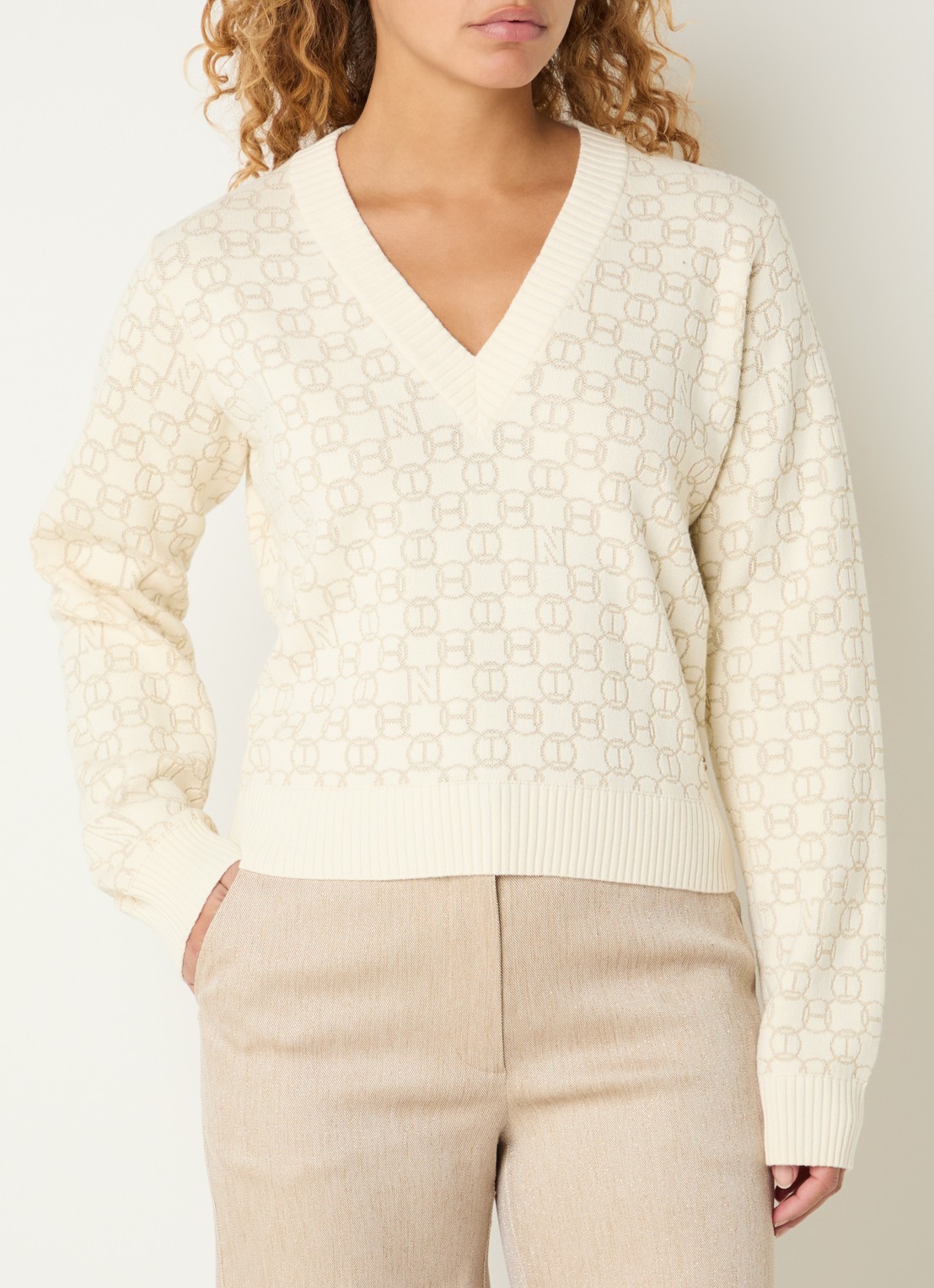 NIKKIE Omarah pullover met lurex en logoprint - detail creme