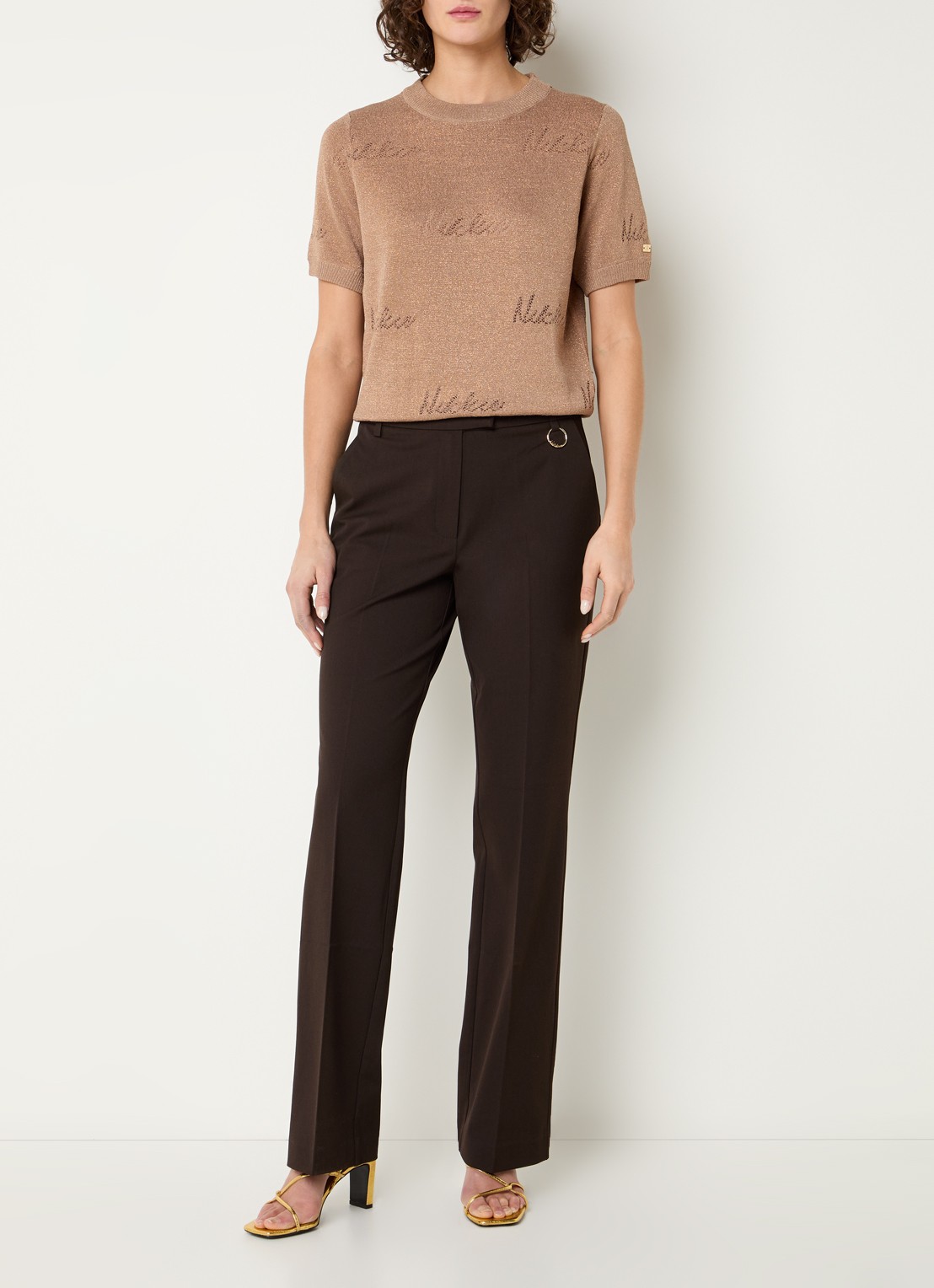 NIKKIE Omarah top met lurex en logo - voorkant 2 gebroken wit