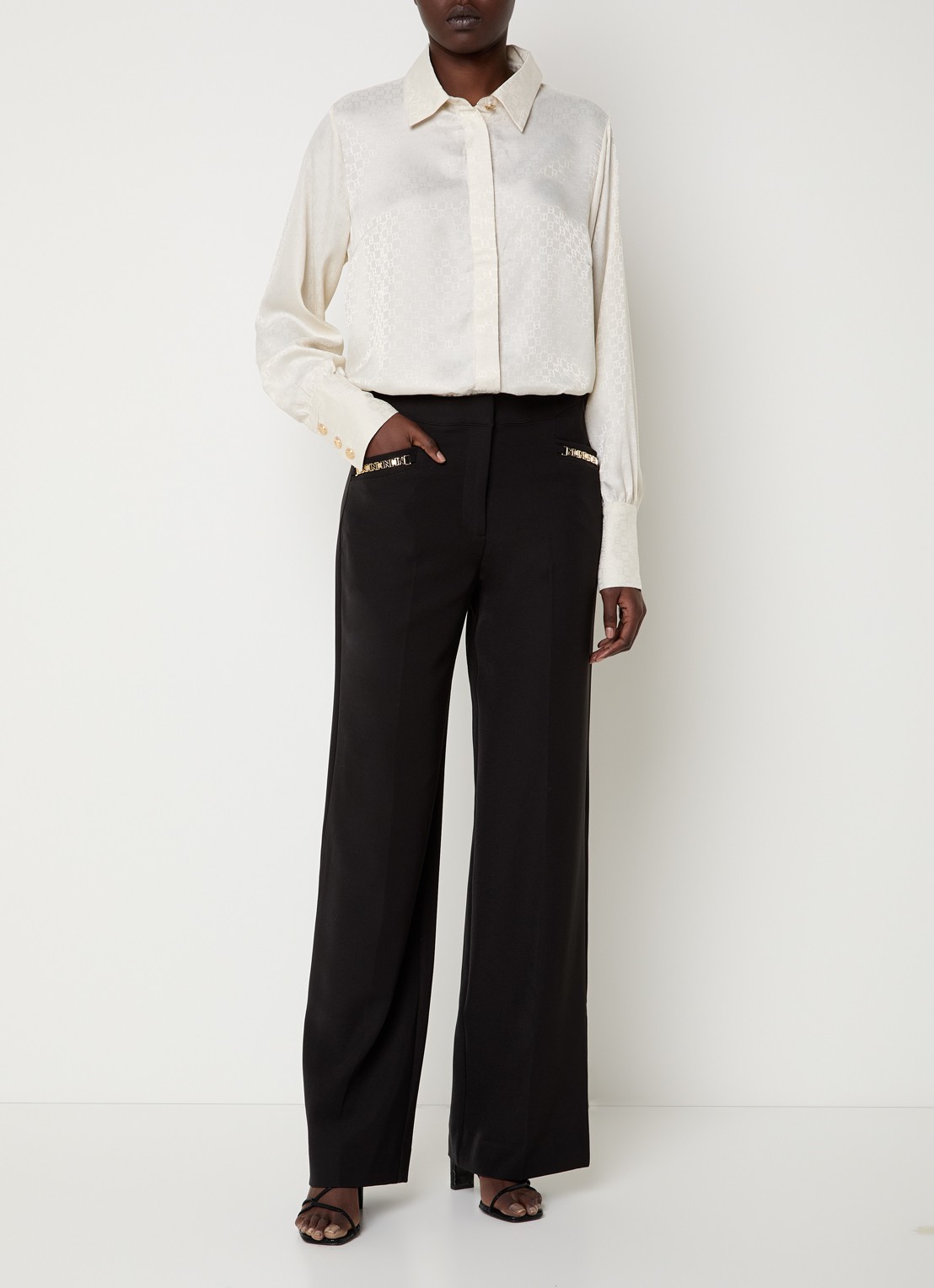 NIKKIE Opava blouse van satijn met print - voorkant 3 gebroken wit