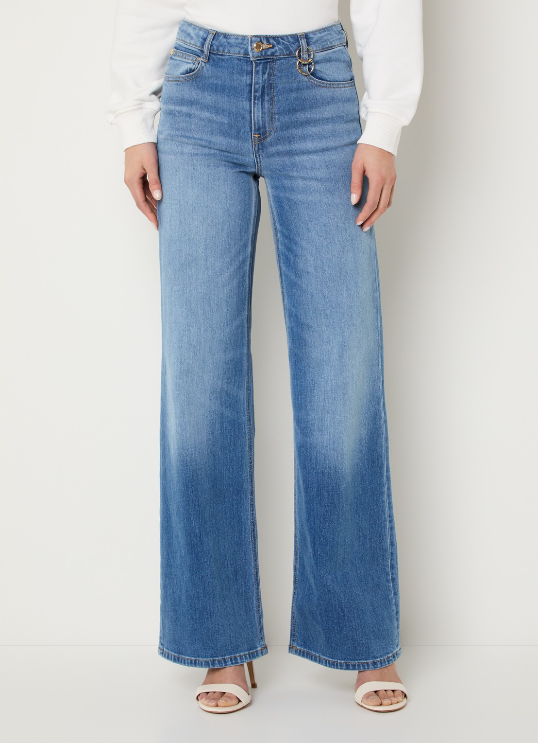 NIKKIE Orleans mid waist wide leg jeans met medium wassing - detail 2 indigo