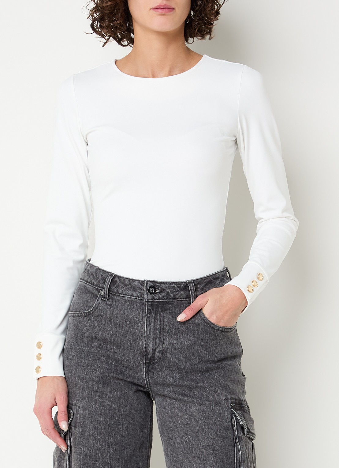 NIKKIE Oshawa top met ronde hals - detail wit