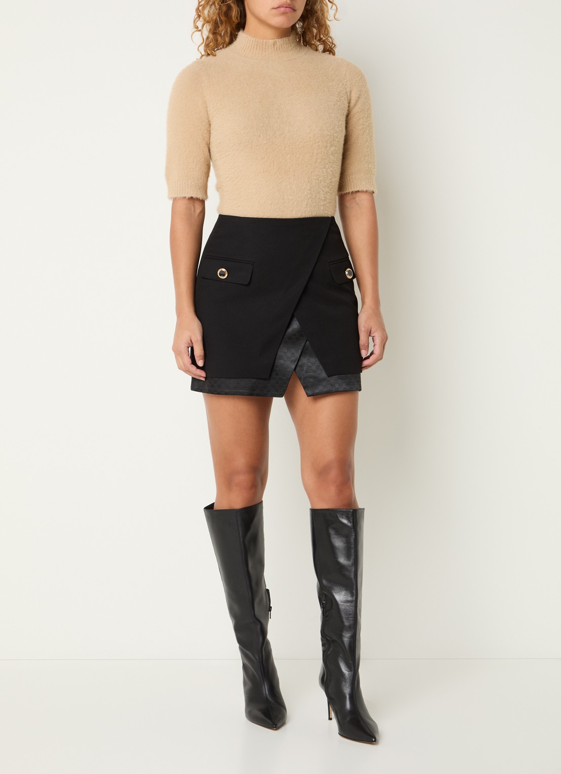 NIKKIE Otaru trui met col en structuur - voorkant 2 beige