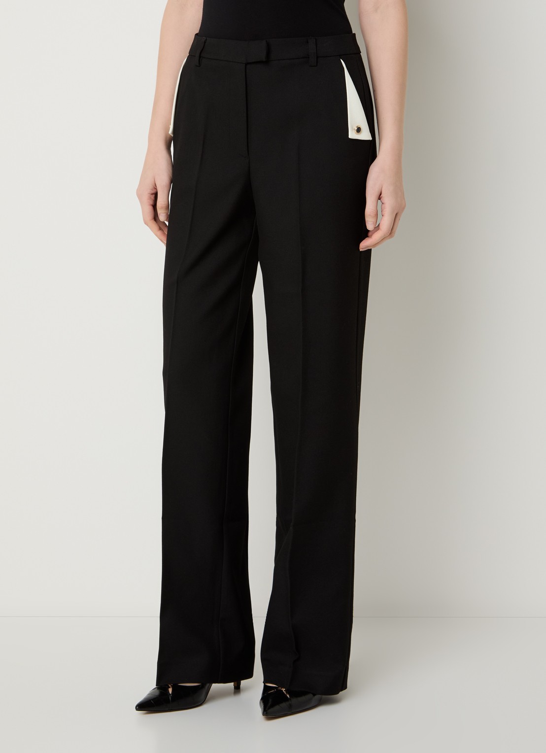 NIKKIE Oulu mid waist straight fit pantalon met steekzakken - detail 3 zwart