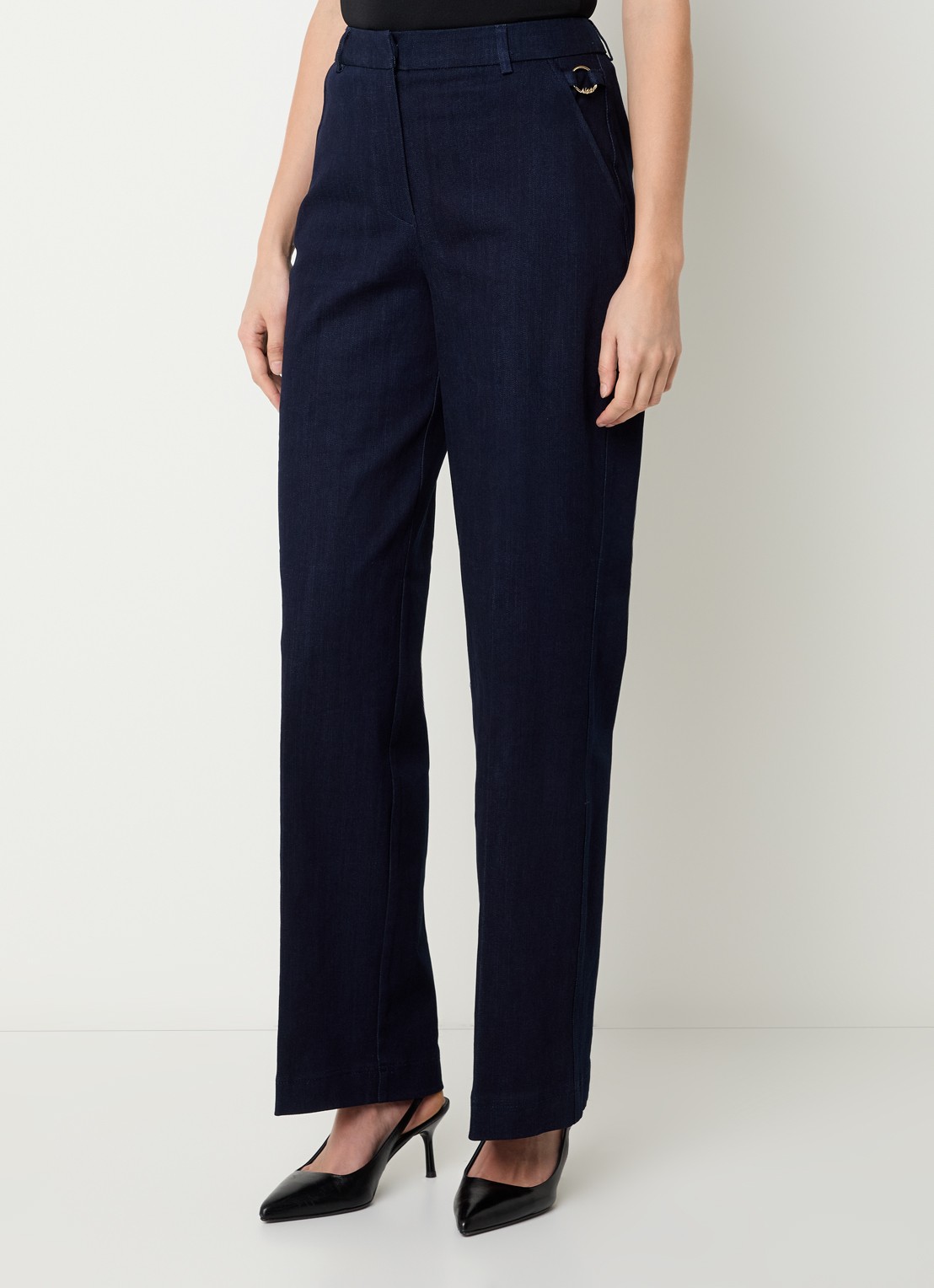 NIKKIE Oviedo high waist straight fit pantalon van denim met steekzakken - detail indigo