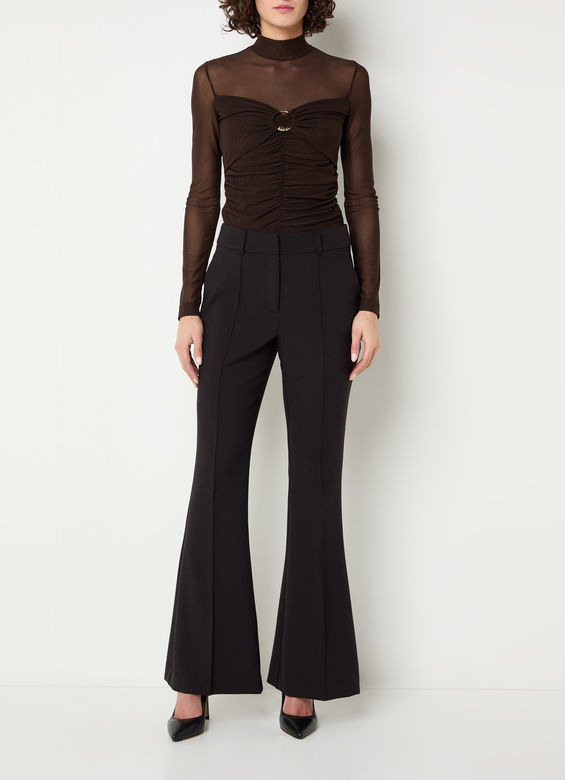 NIKKIE Ovillia semi-transparante top met col - voorkant 3 bruin