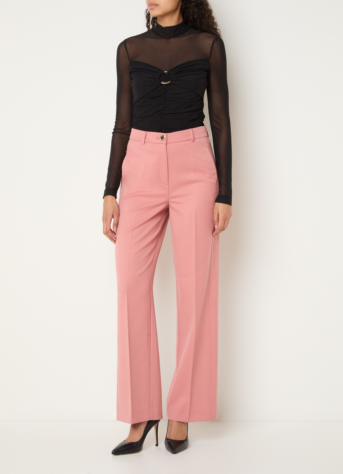 NIKKIE Ovillia semi-transparante top met col - voorkant 3 zwart