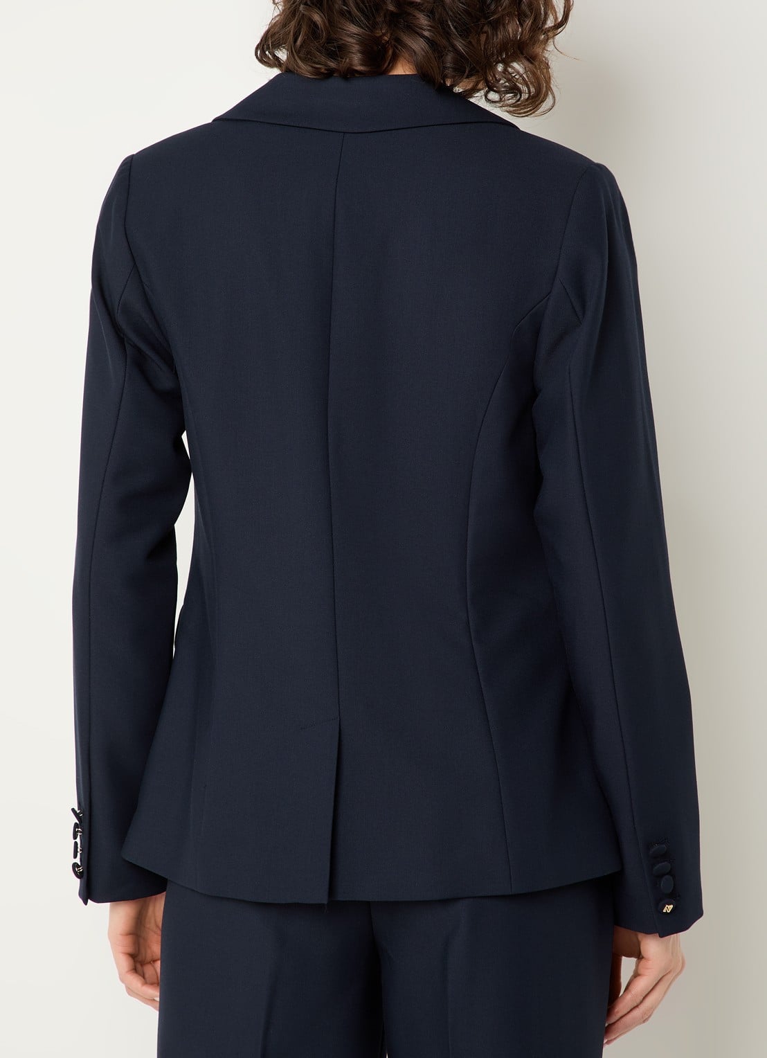 NIKKIE Parisa blazer met klepzakken - achterkant donkerblauw