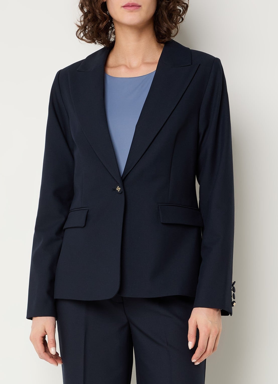 NIKKIE Parisa blazer met klepzakken - detail 4 donkerblauw