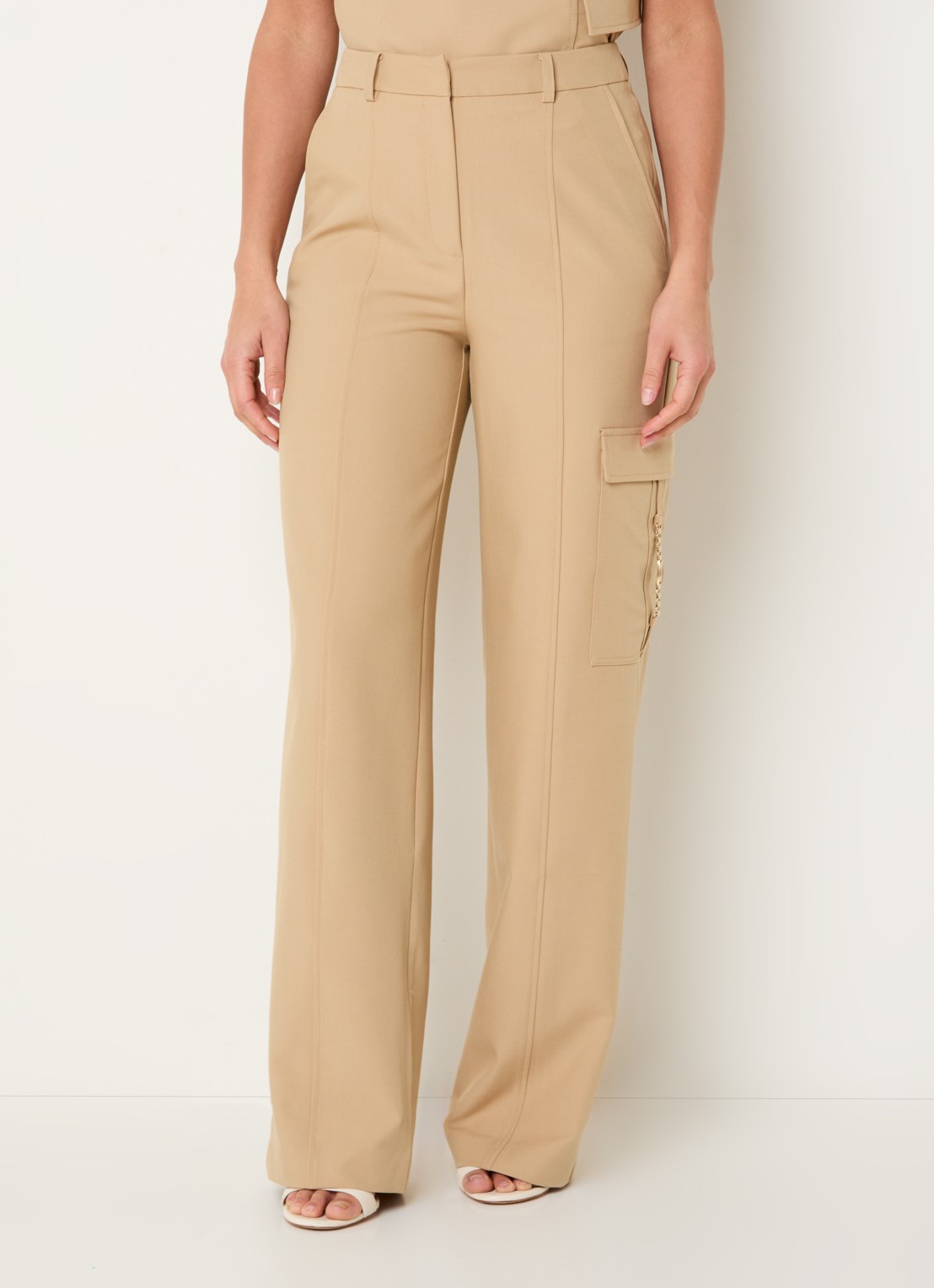 NIKKIE Parlo high waist straight fit broek met klepzak - detail camel