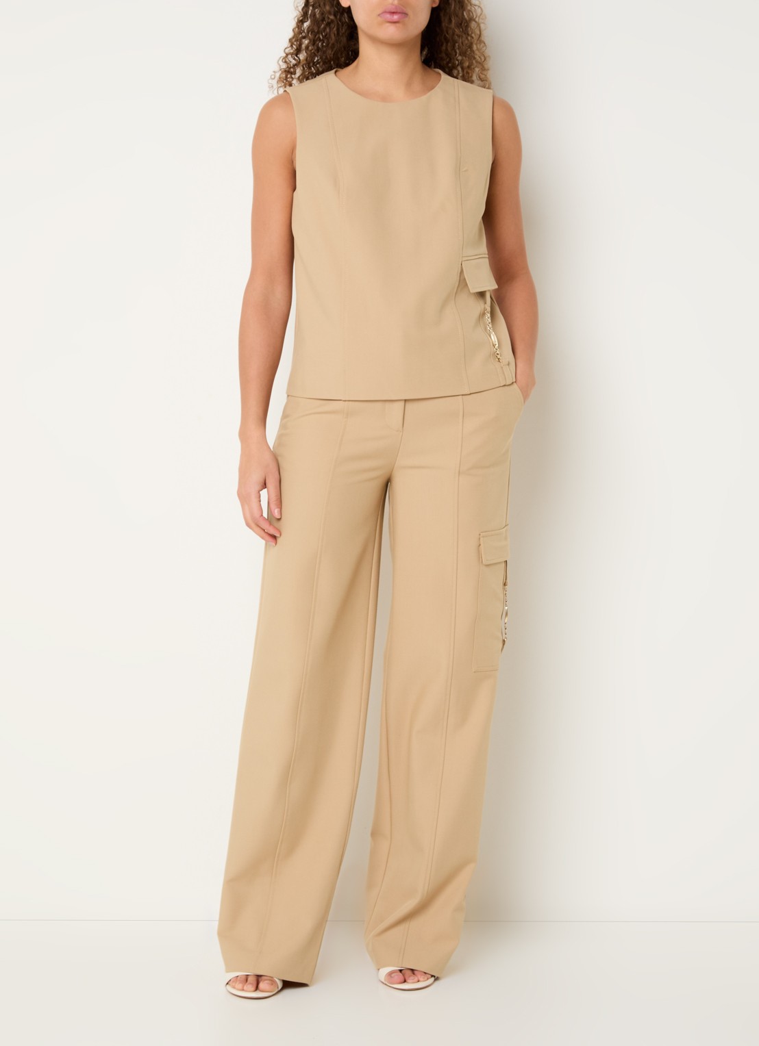 NIKKIE Parlo high waist straight fit broek met klepzak - voorkant 4 camel