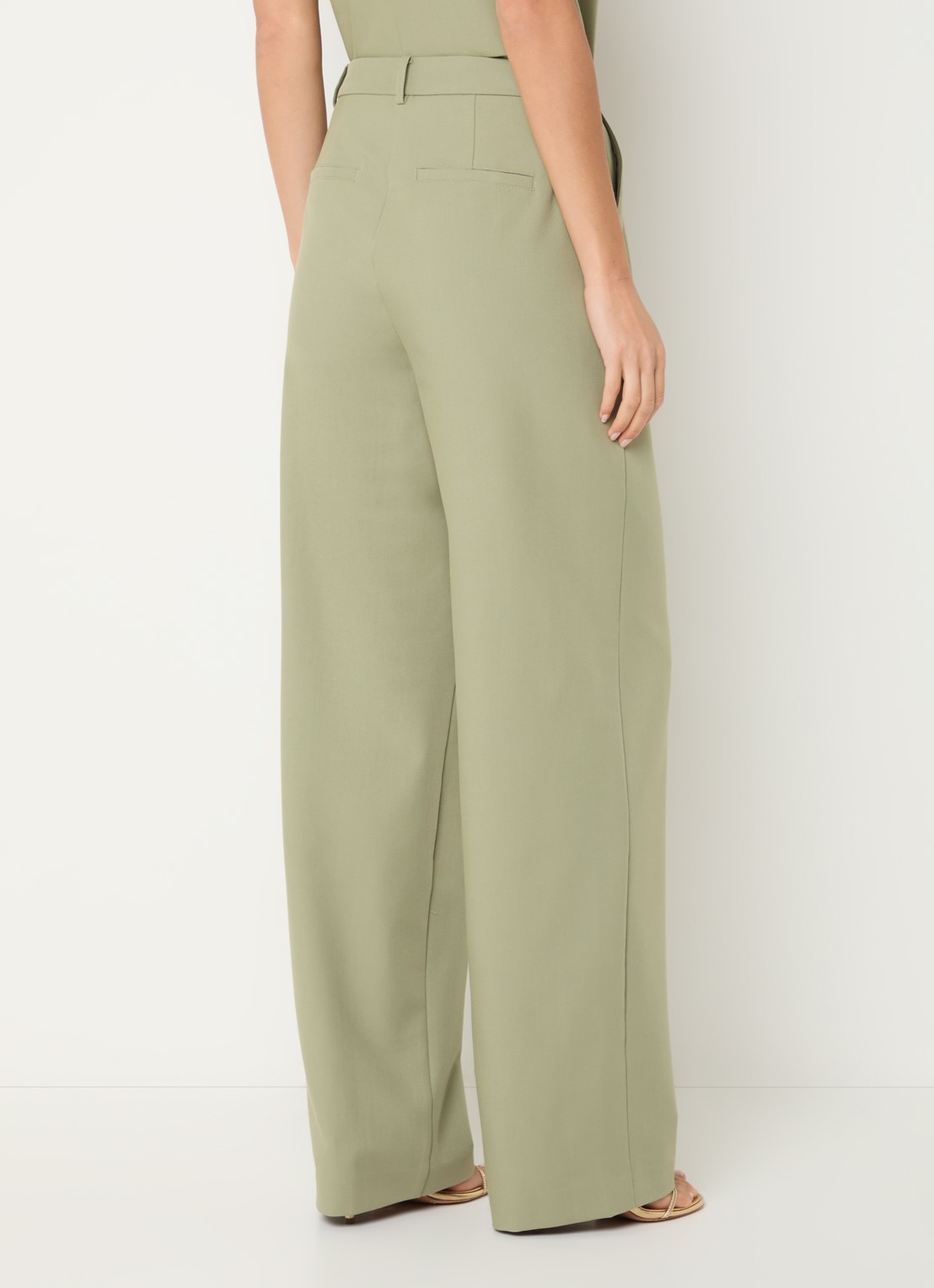 NIKKIE Parlo high waist straight fit broek met klepzak - achterkant 3 groen