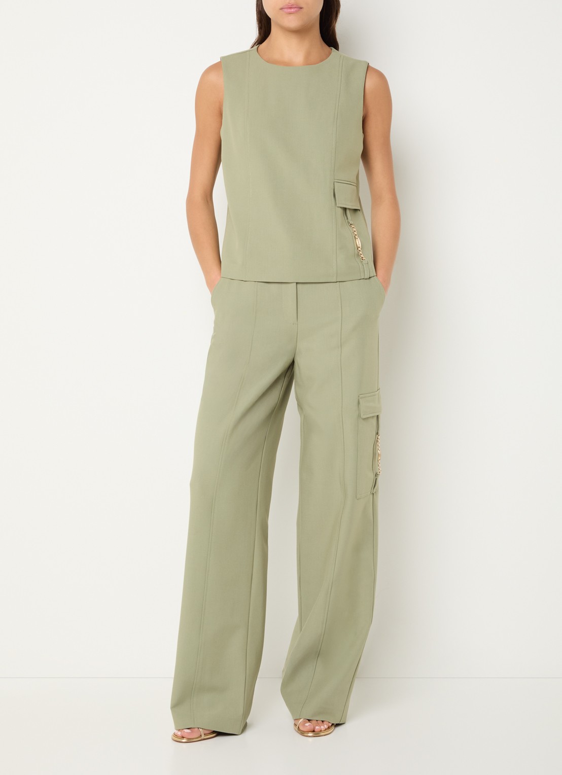 NIKKIE Parlo high waist straight fit broek met klepzak - voorkant 2 groen
