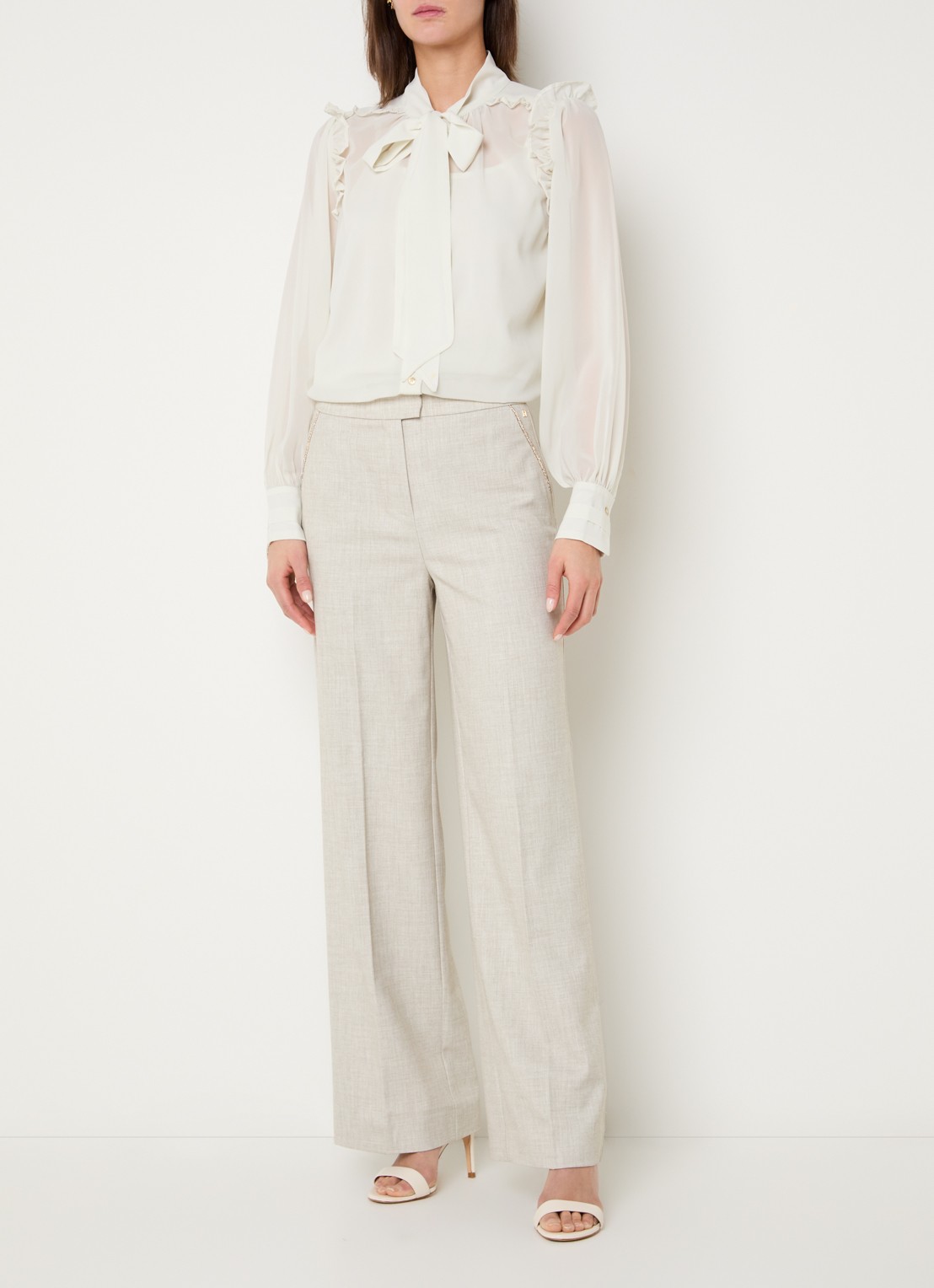 NIKKIE Pateete mid waist straight fit pantalon met steekzakken - voorkant 2 creme