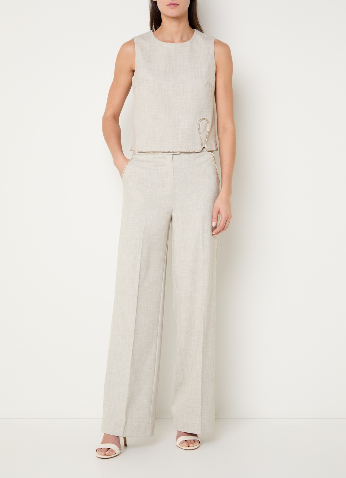 NIKKIE Pateete mouwloze top met strass - voorkant 2 creme