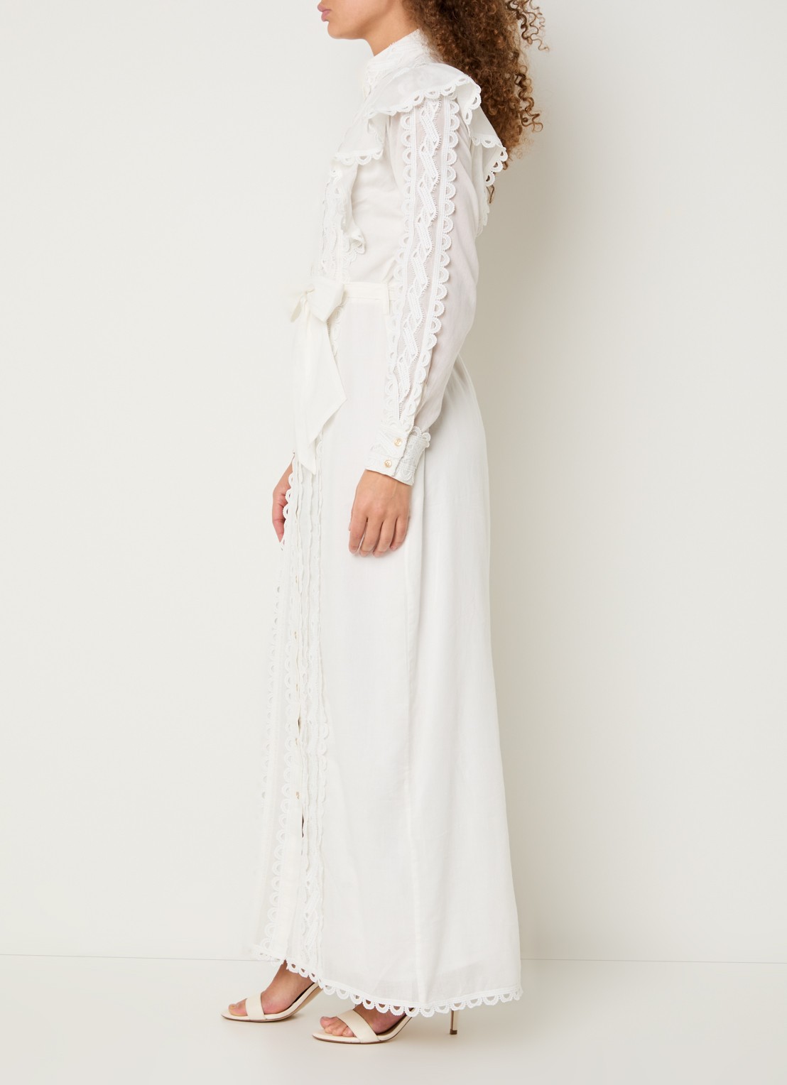 NIKKIE Patna maxi jurk met broderie  - voorkant 3 gebroken wit