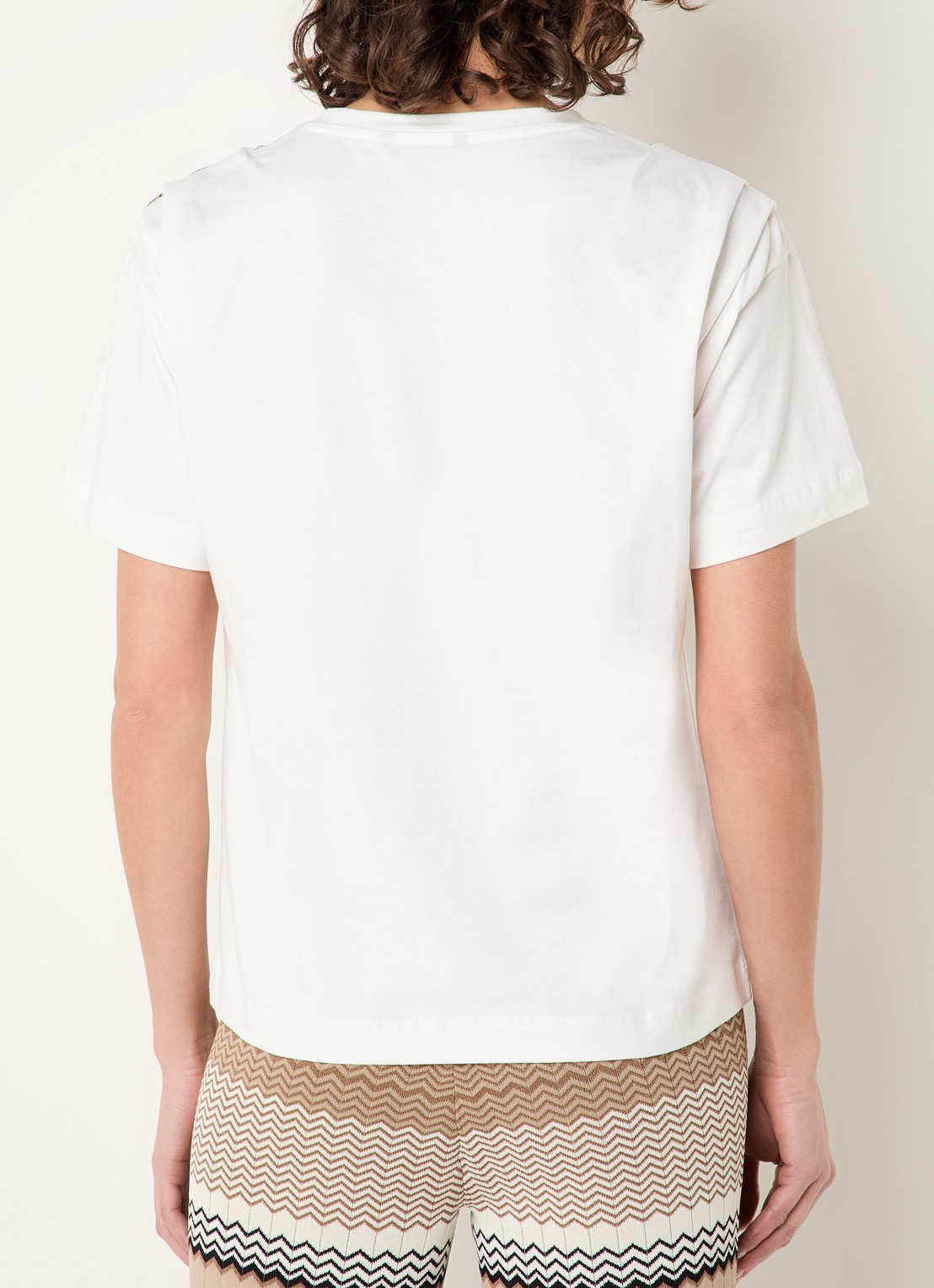NIKKIE Patos T-shirt met kettingdetail - achterkant 3 wit