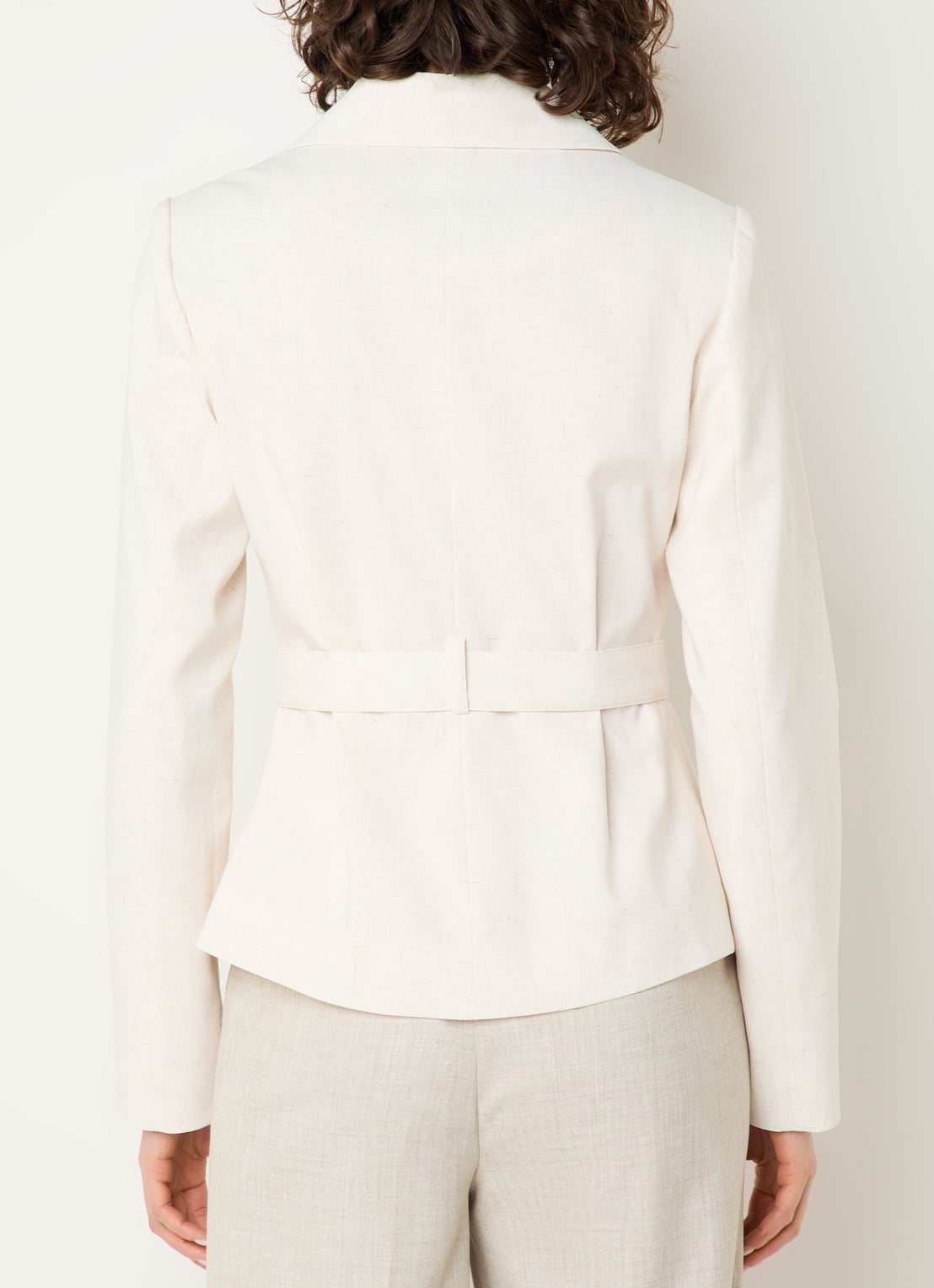 NIKKIE Payette blazer met strikceintuur - achterkant 4 creme