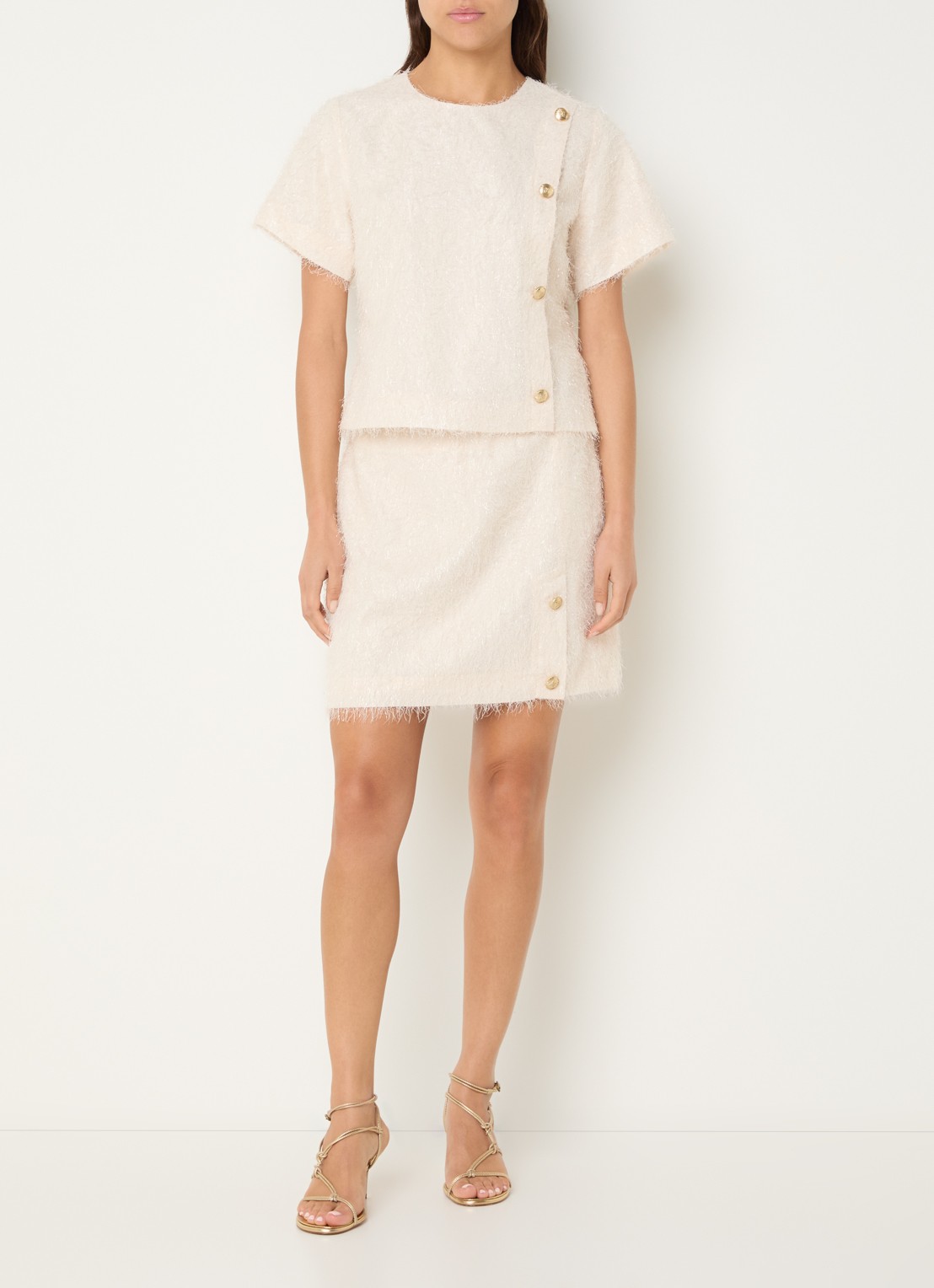 NIKKIE Phana top met strass en sierknopen - voorkant 4 creme