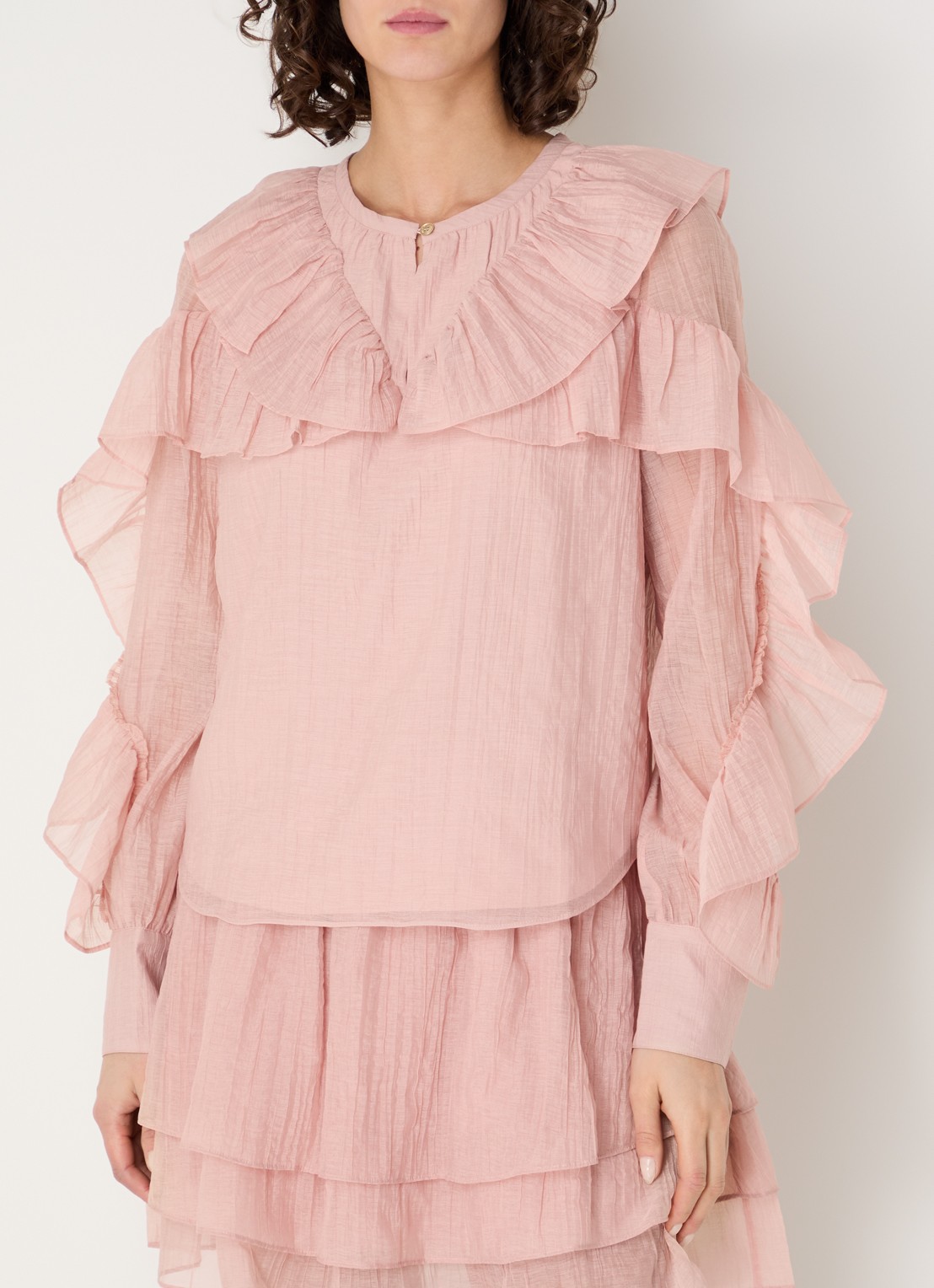 NIKKIE Pharr tuniek met volant - detail 4 zalmroze