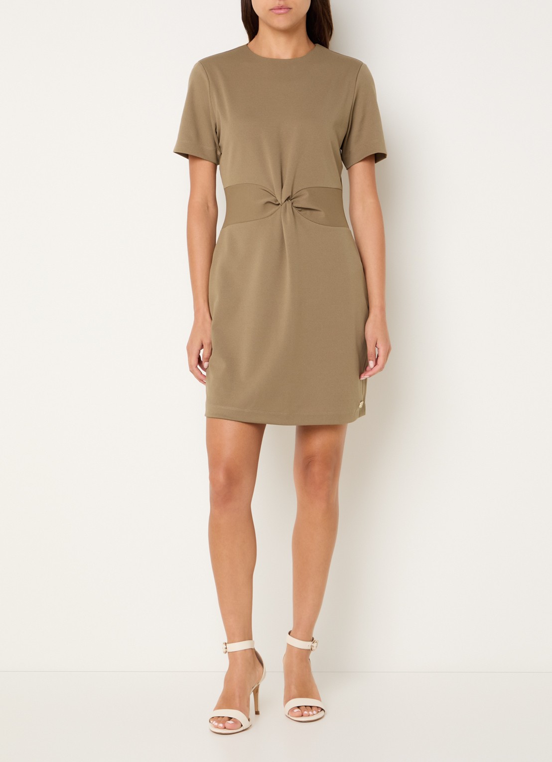 NIKKIE Pitaly mini jurk met gedrapeerd detail - voorkant 2 lichtbruin