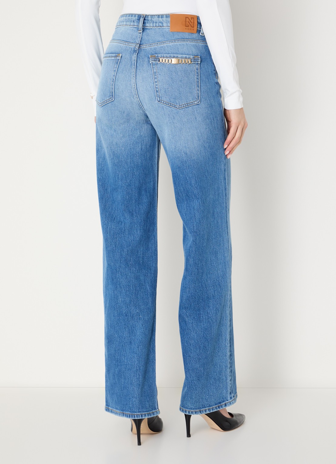 NIKKIE Plano high waist straight leg jeans met gekleurde wassing - achterkant indigo