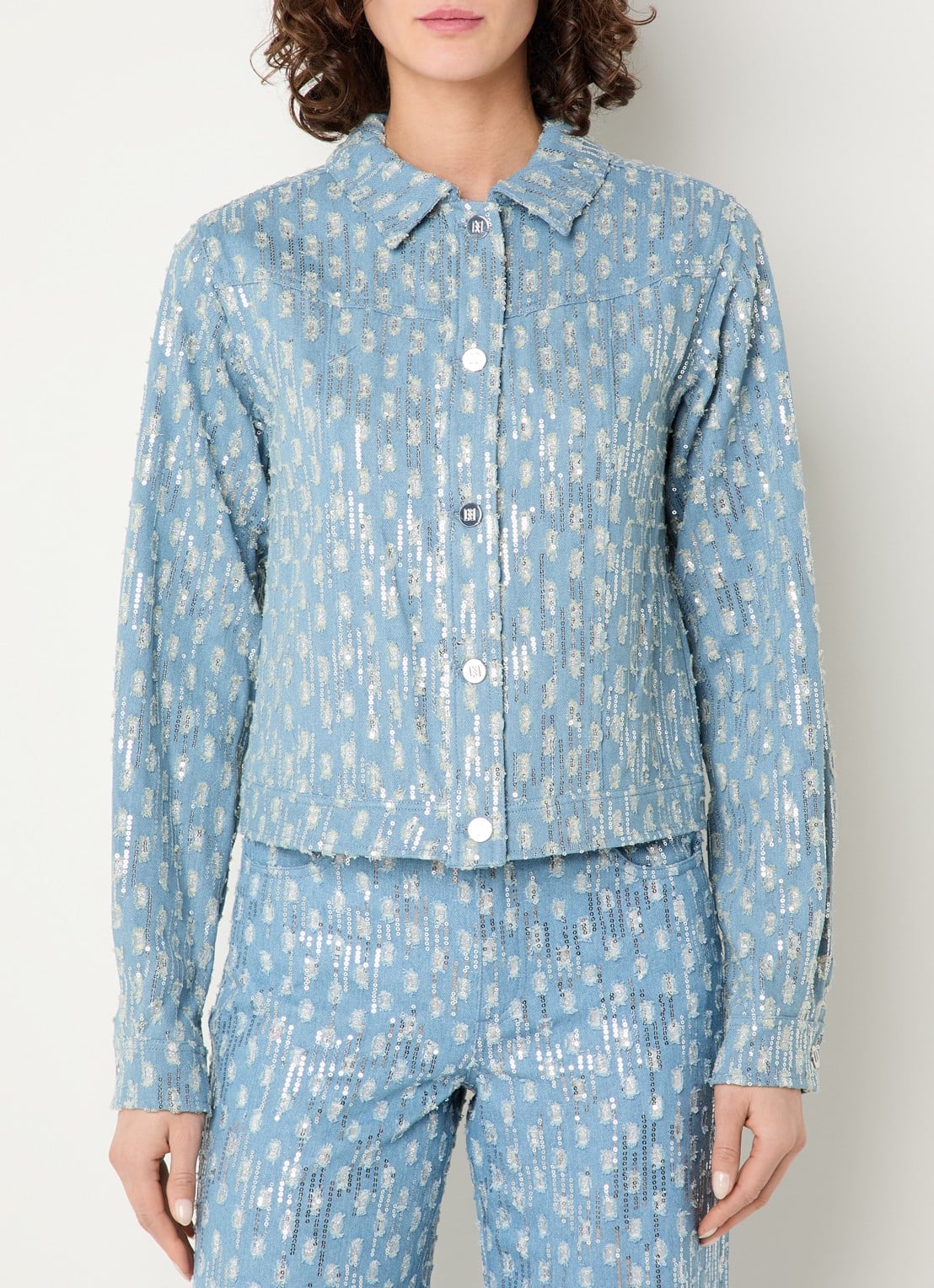 NIKKIE Pools blouse van denim met pailletten - detail 3 lichtblauw