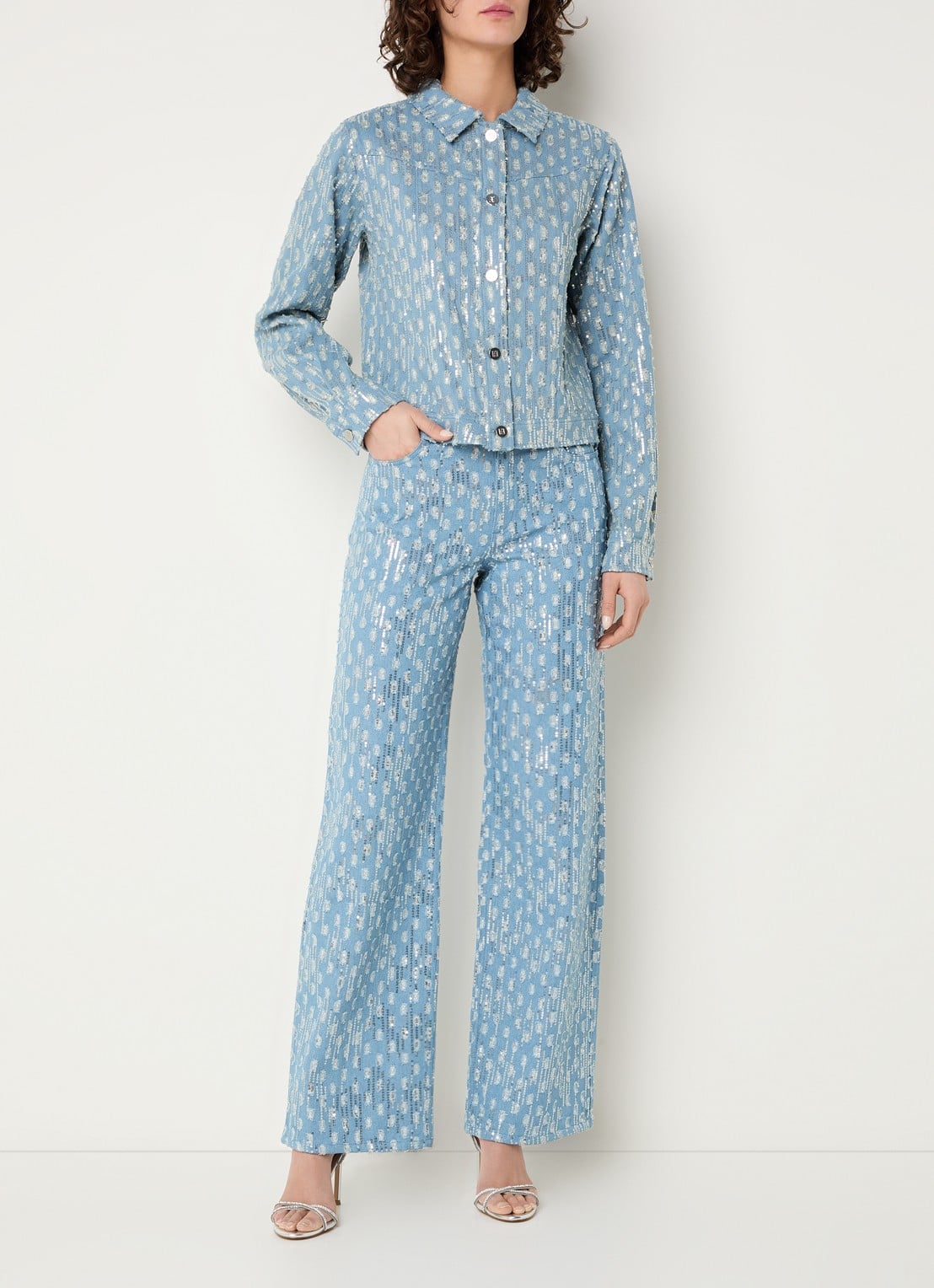 NIKKIE Pools blouse van denim met pailletten - voorkant 2 lichtblauw