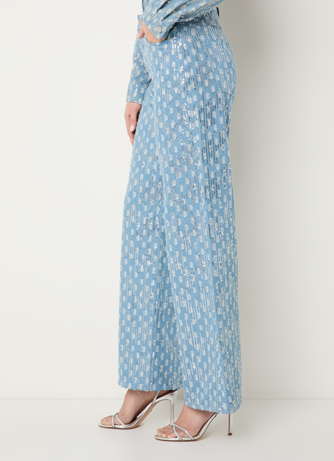 NIKKIE Pools high waist straight leg jeans met pailletten - detail 3 lichtblauw