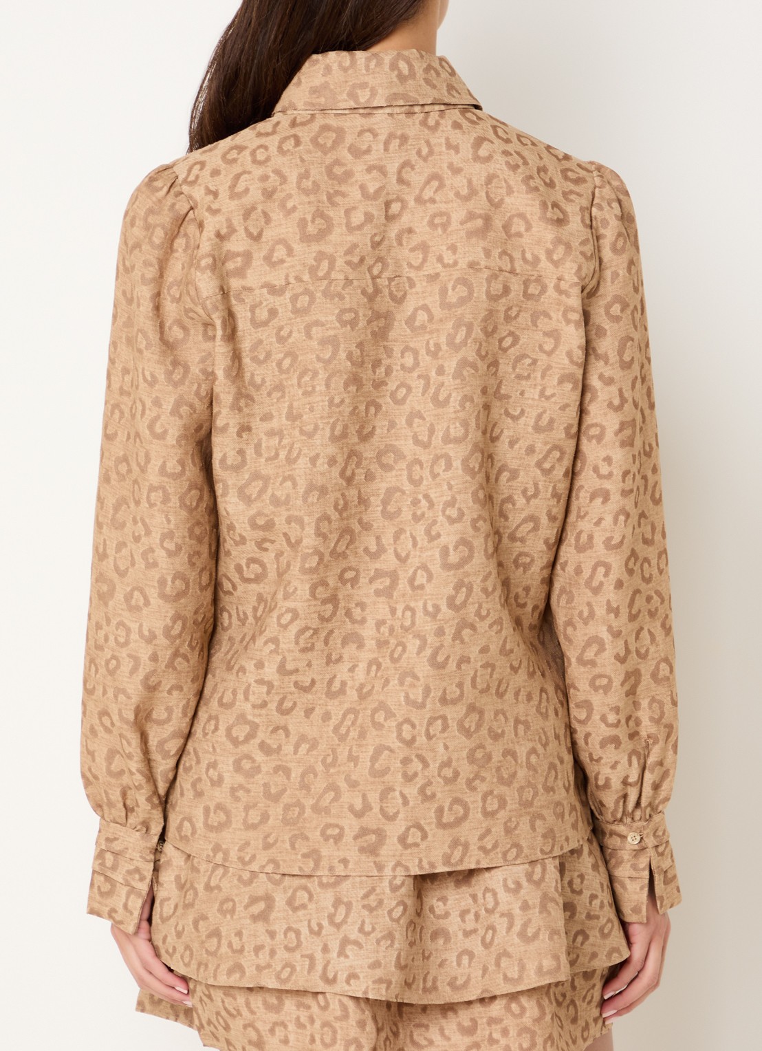 NIKKIE Pragues blouse met panterprint - achterkant lichtbruin