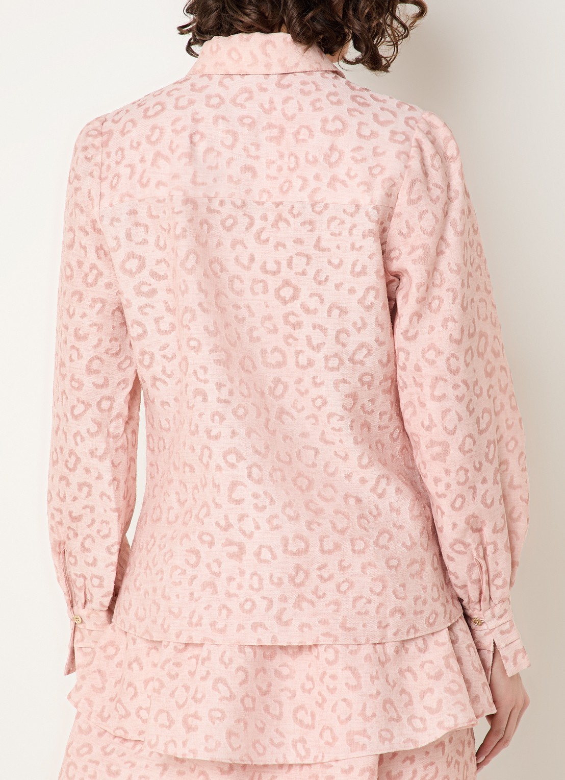NIKKIE Pragues blouse met panterprint - achterkant 2 oudroze