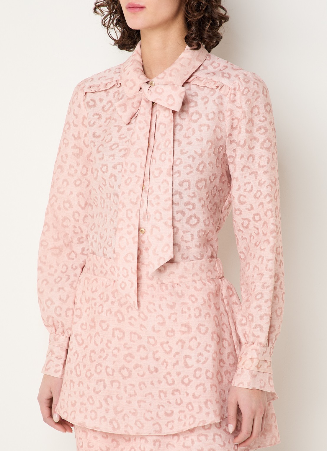 NIKKIE Pragues blouse met panterprint - detail oudroze