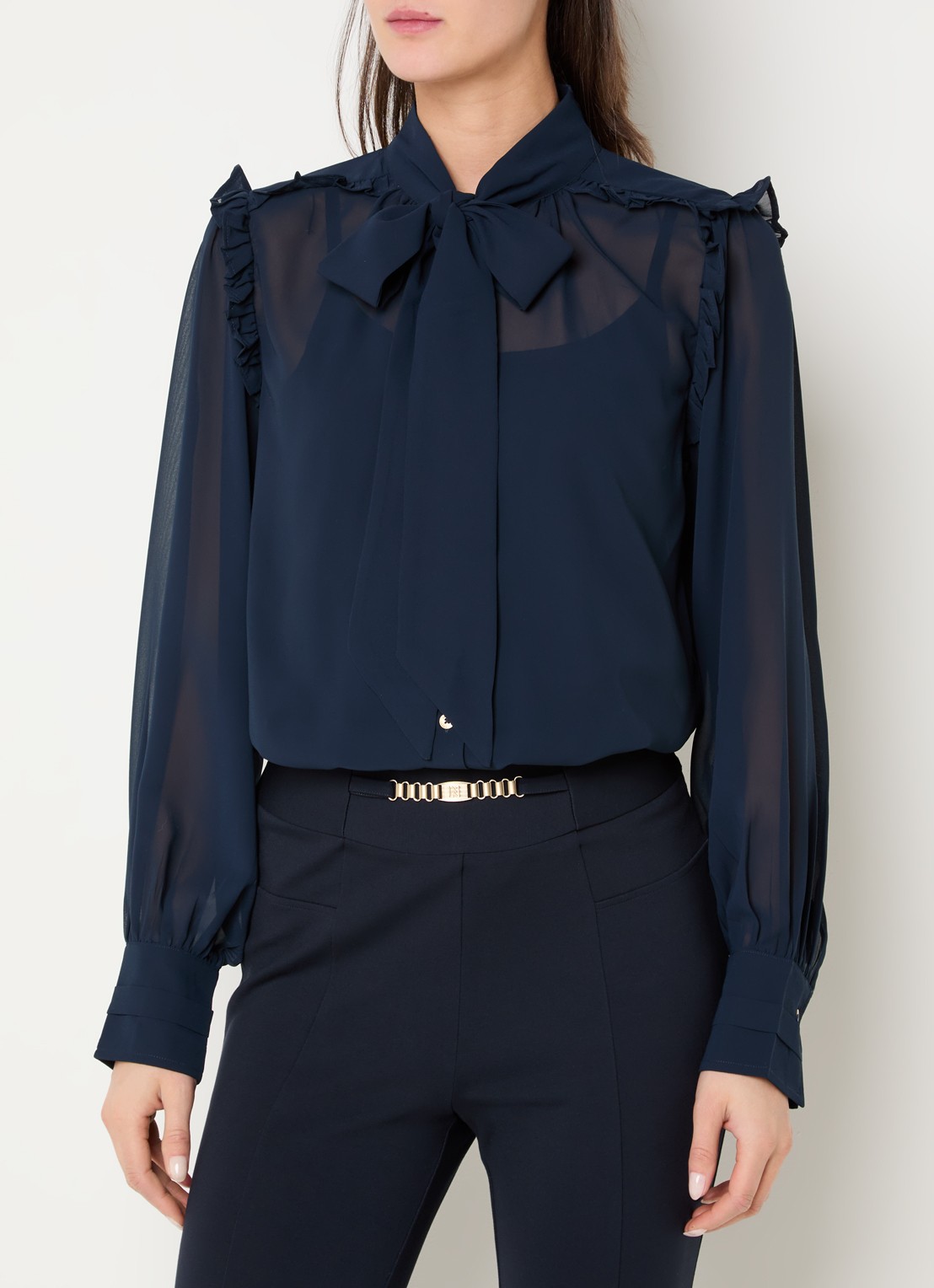 nikkie-pragues-blouse-met-volant-en-sjaalkraag-donkerblauw-de-bijenkorf