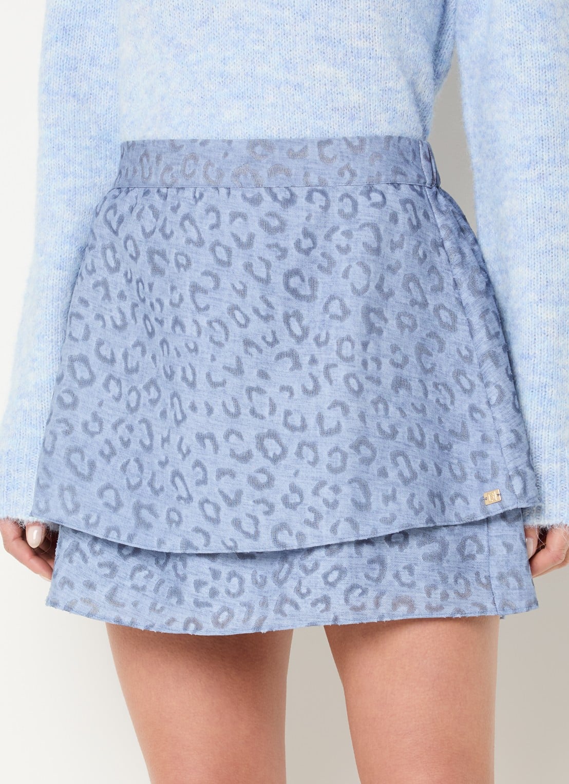NIKKIE Pragues mini rok met panterprint - detail 3 staalblauw