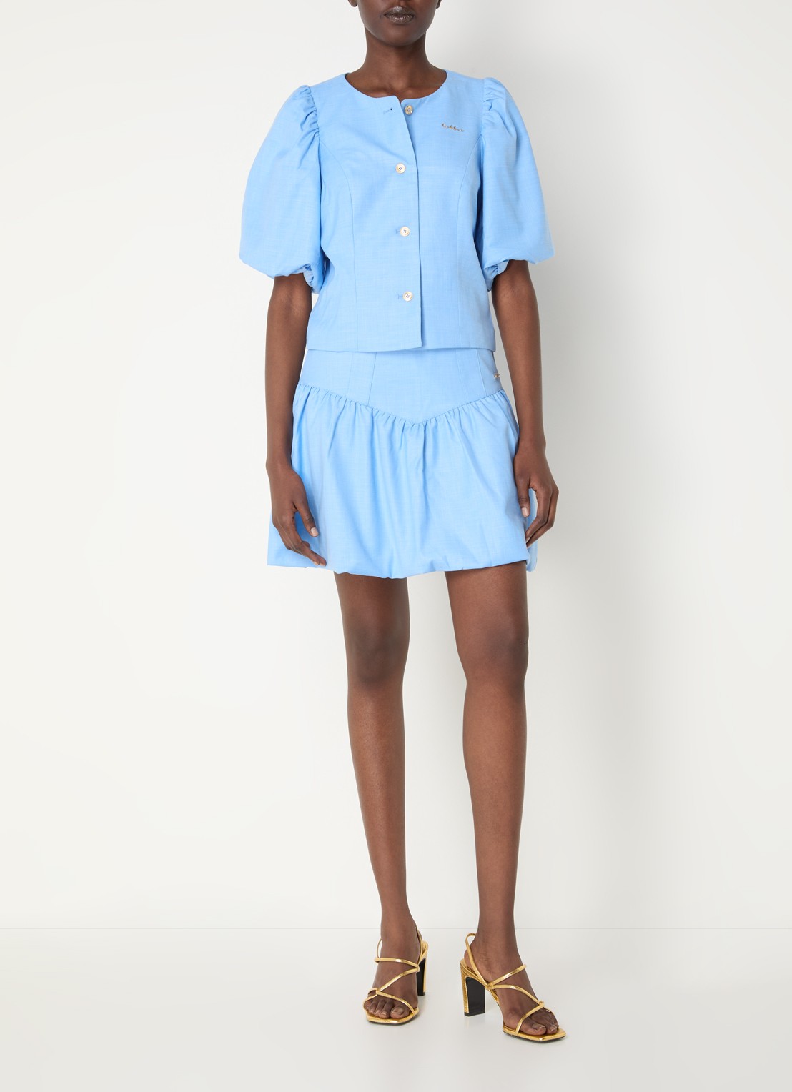 NIKKIE Quito blouse met logo - voorkant 4 blauw