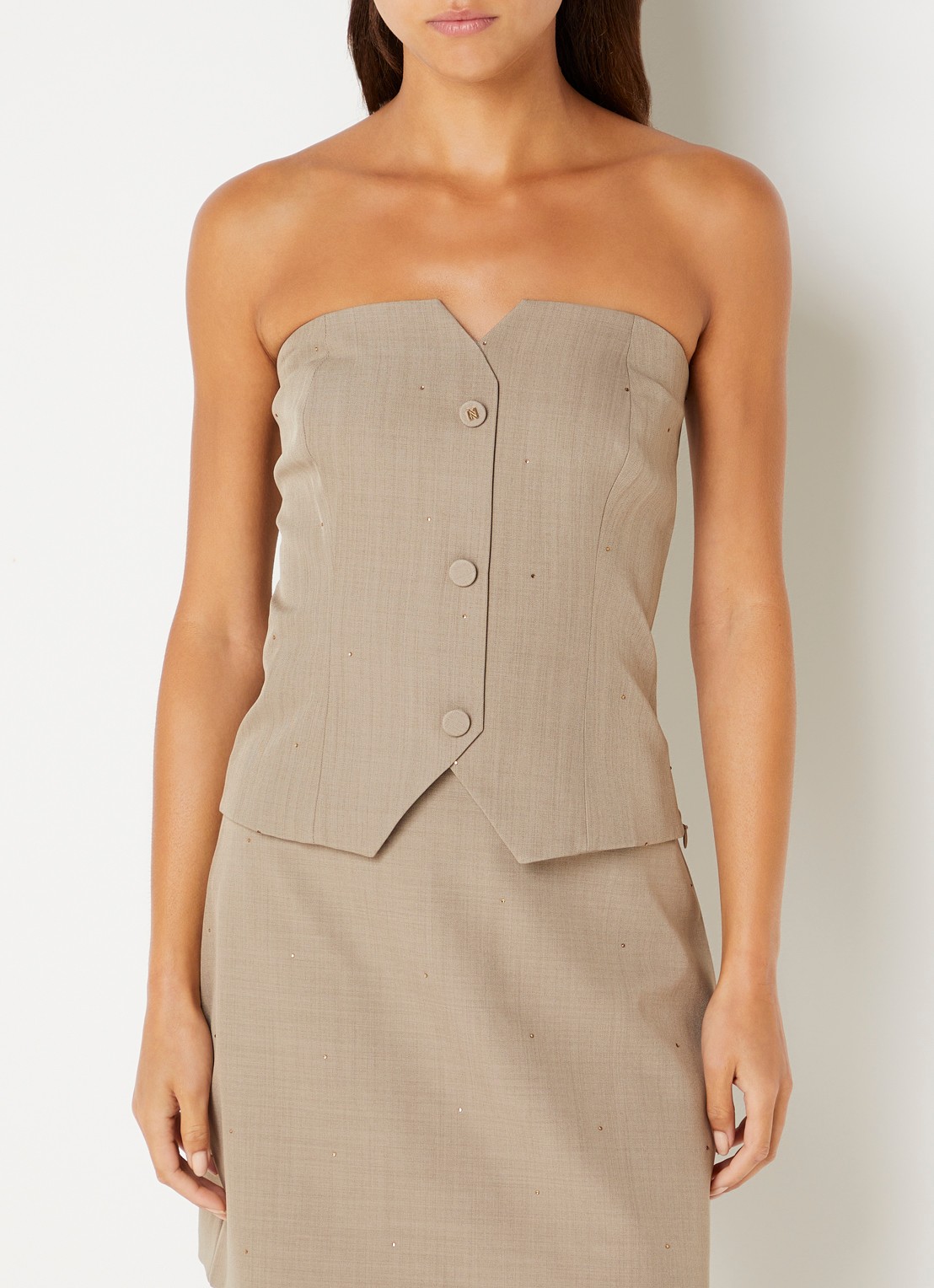 NIKKIE Reimio strapless top met strass - detail 3 zand
