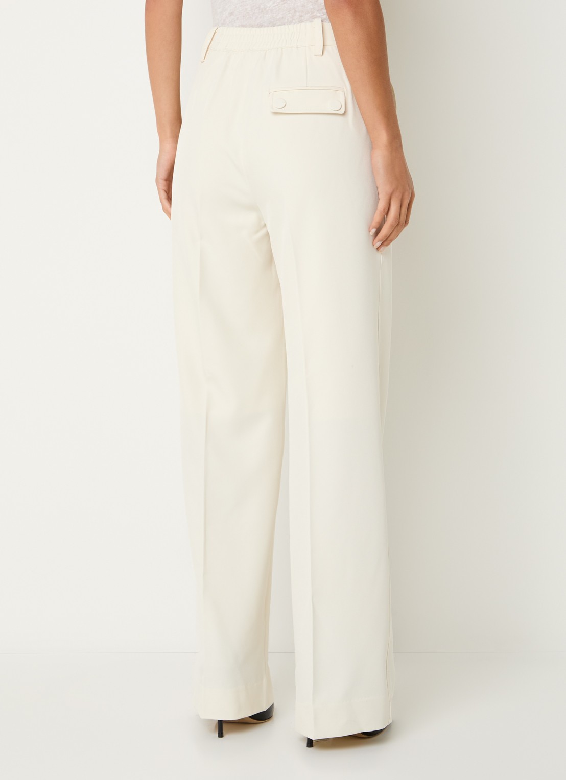 NIKKIE Reims high waist straight fit pantalon met steekzakken - achterkant 4 creme