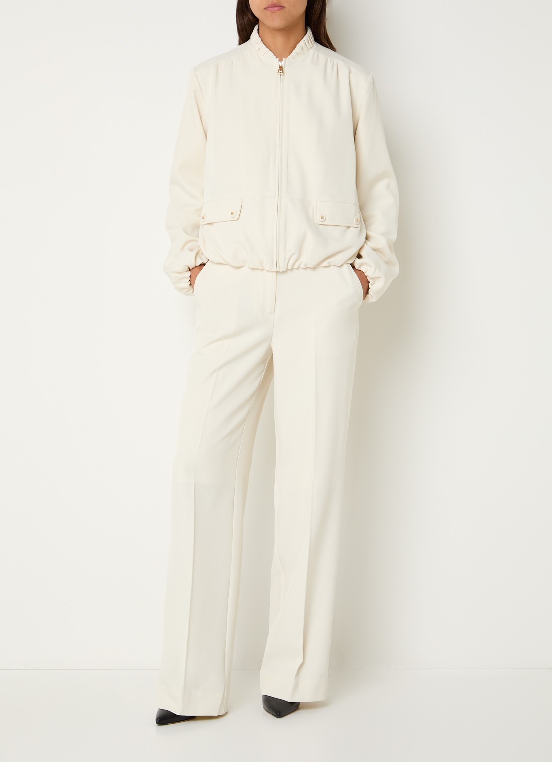 NIKKIE Reims high waist straight fit pantalon met steekzakken - voorkant 2 creme
