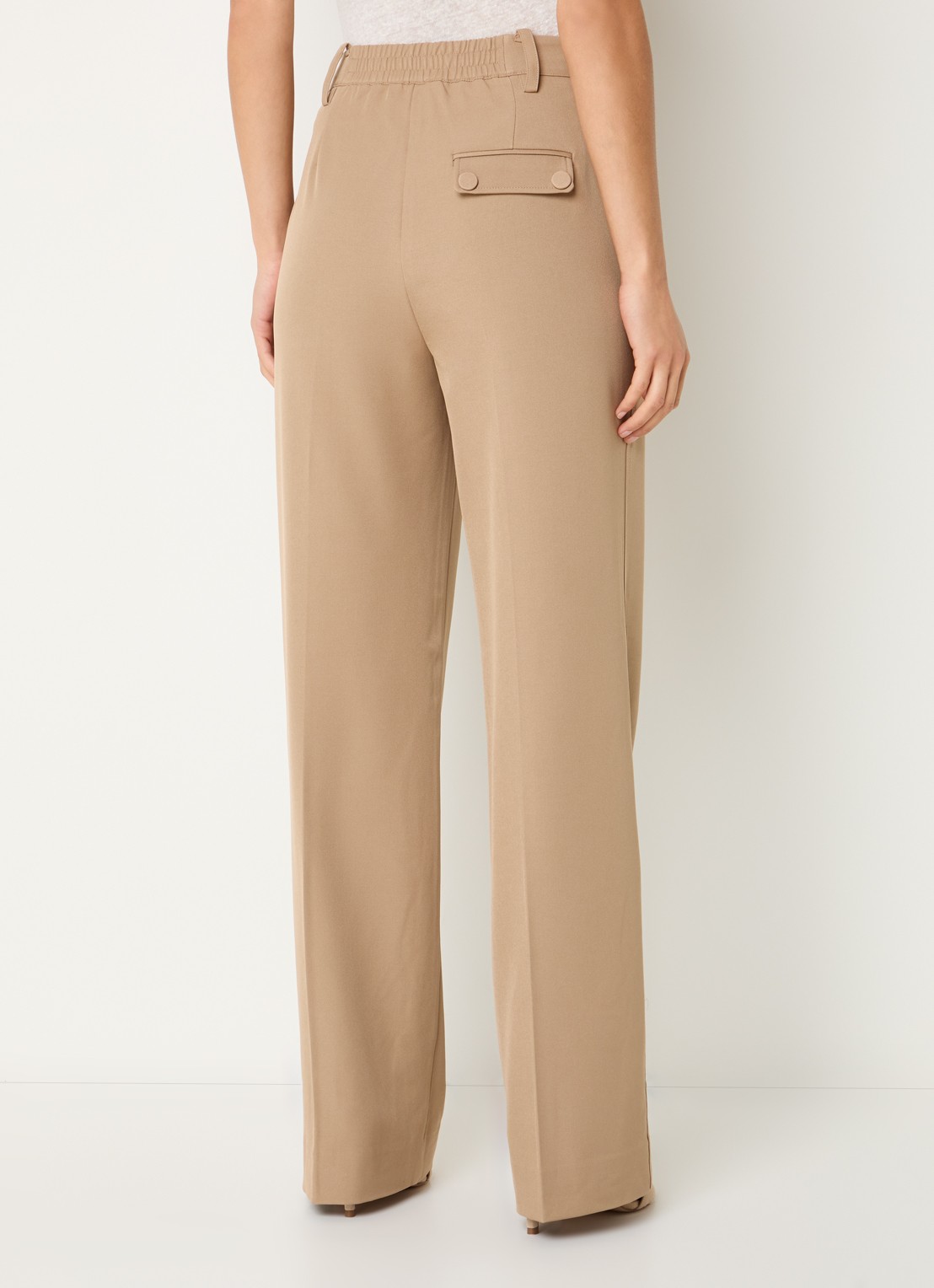 NIKKIE Reims high waist straight fit pantalon met steekzakken - achterkant 2 camel