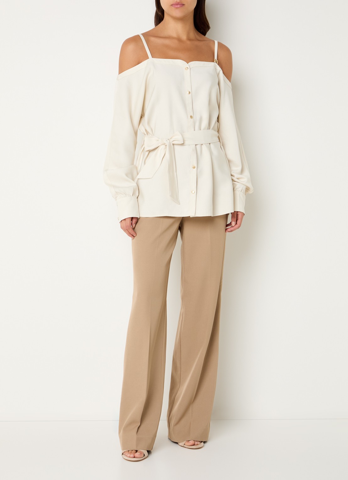NIKKIE Reims high waist straight fit pantalon met steekzakken - voorkant 4 camel