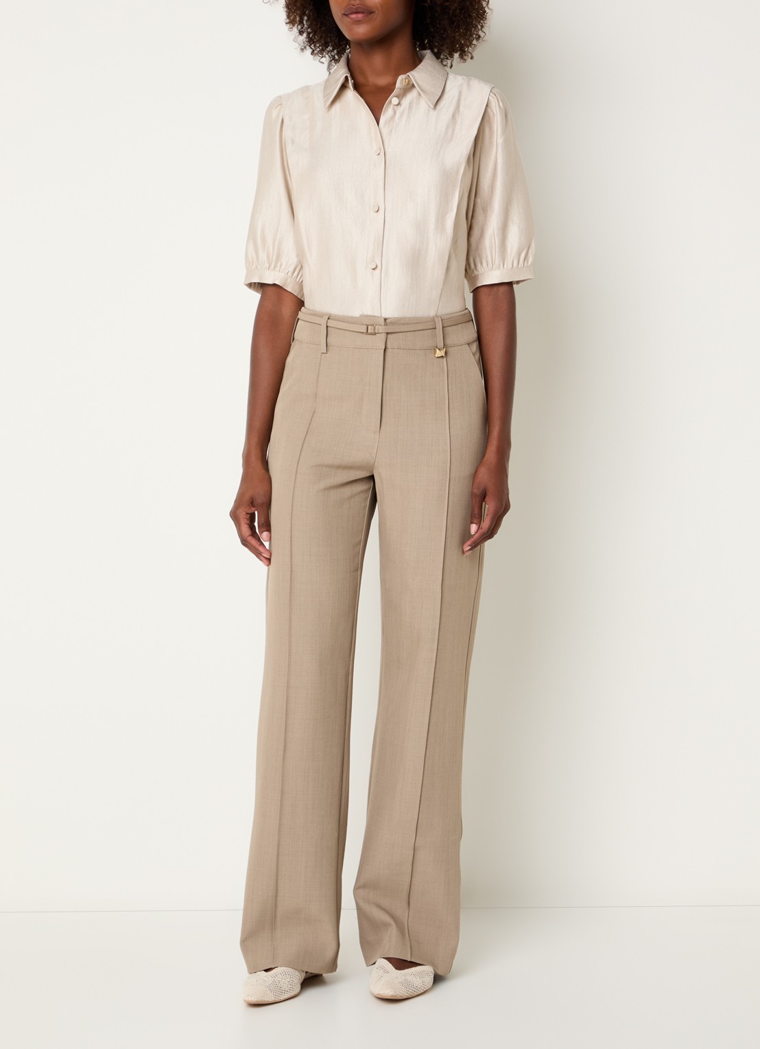 NIKKIE Relizane blouse met plooidetail - voorkant 3 lichtoranje