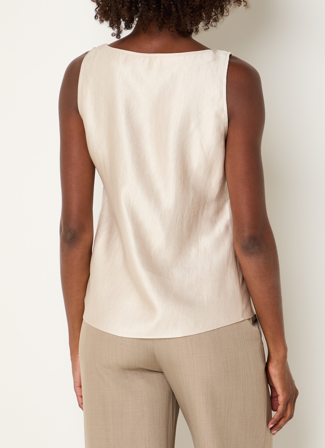 NIKKIE Relizane top met metallic finish - achterkant 4 beige