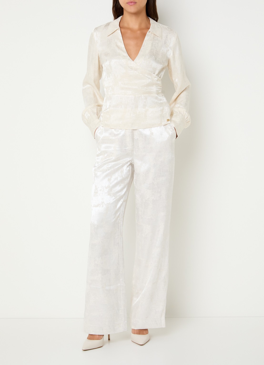 NIKKIE Rialto high waist straight fit pantalon met jacquard dessin - voorkant 3 gebroken wit