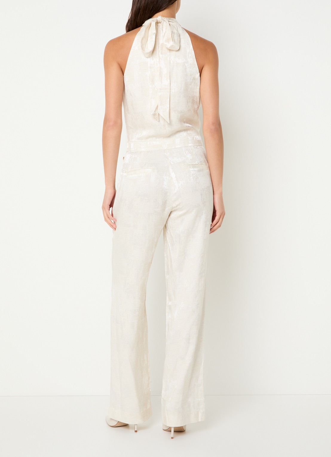 NIKKIE Rialto straight fit jumpsuit met jacquard dessin - achterkant creme