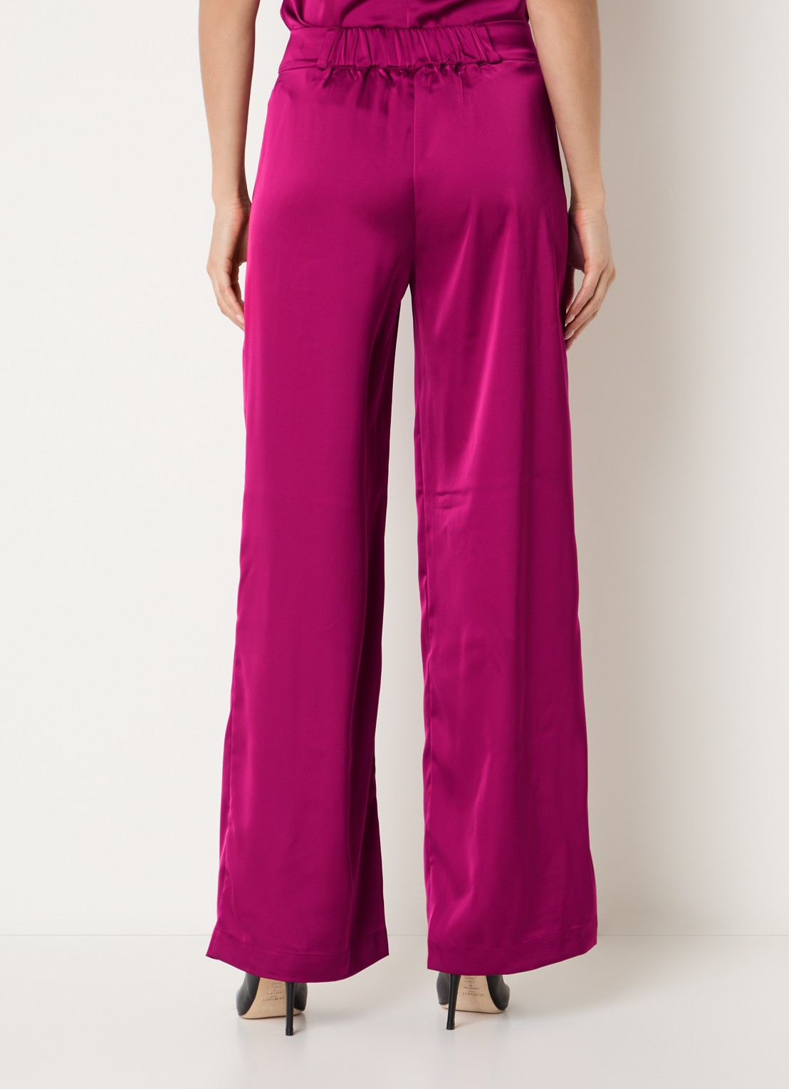 NIKKIE Ribe high waist wide fit pantalon van satijn met steekzakken - achterkant 2 paars