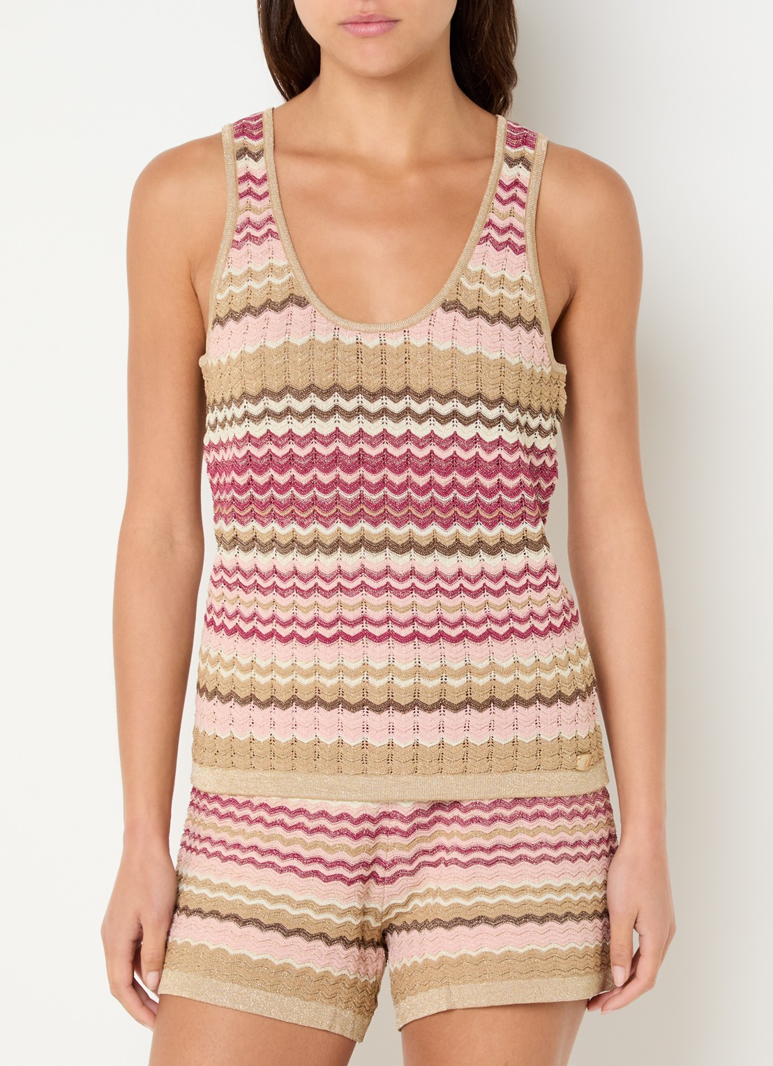 NIKKIE Rio top met metallic finish - detail 4 beige