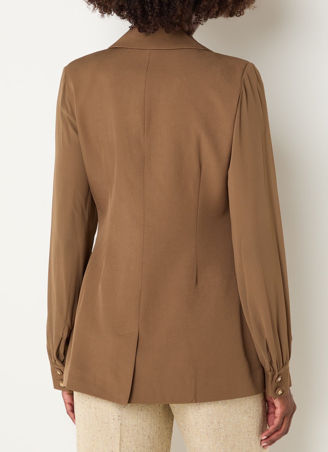 NIKKIE Rioverde blazer met paspelzakken - achterkant 3 hazelnootbruin