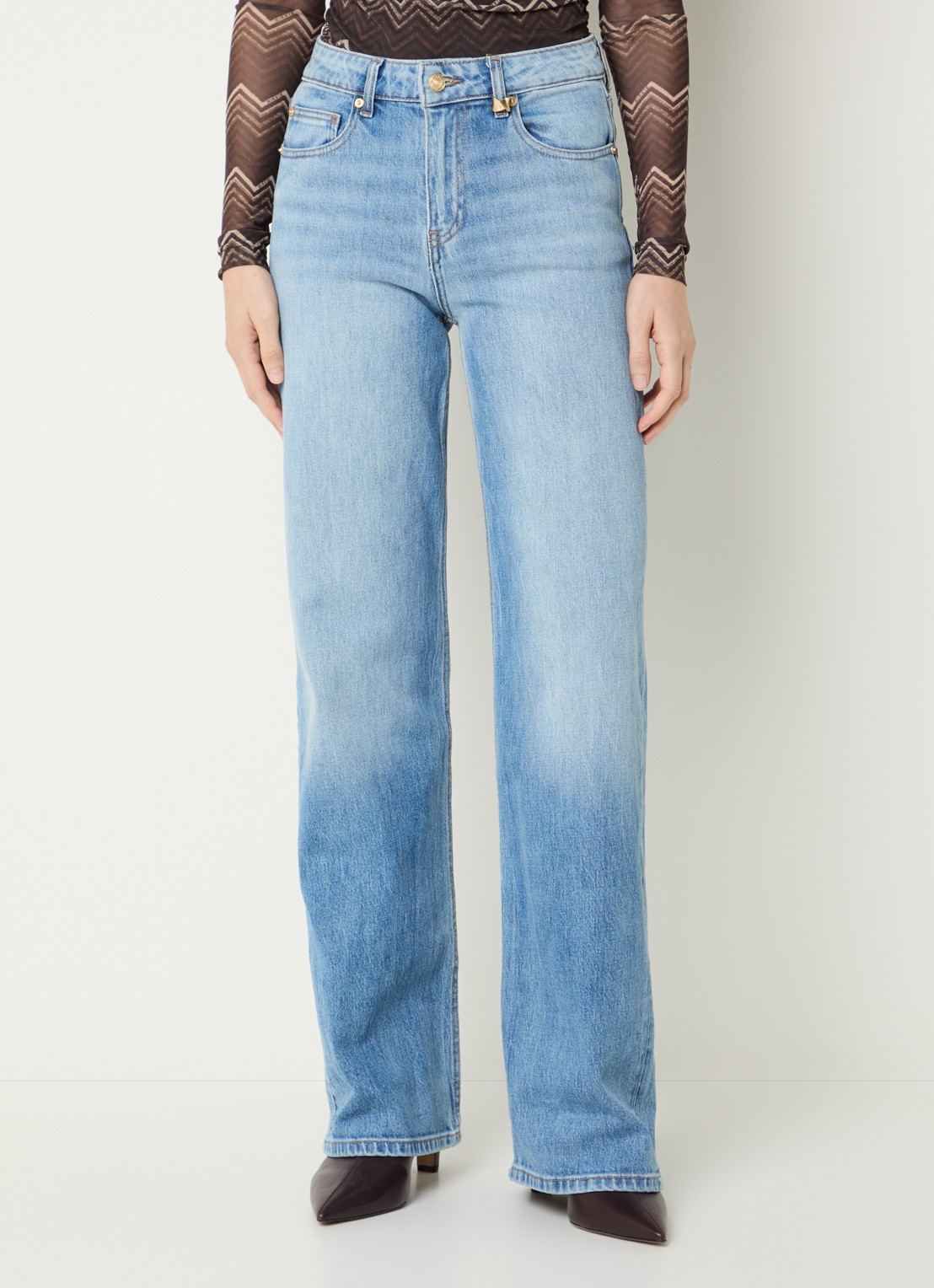 NIKKIE Rubis high waist straight leg jeans met lichte wassing - detail indigo
