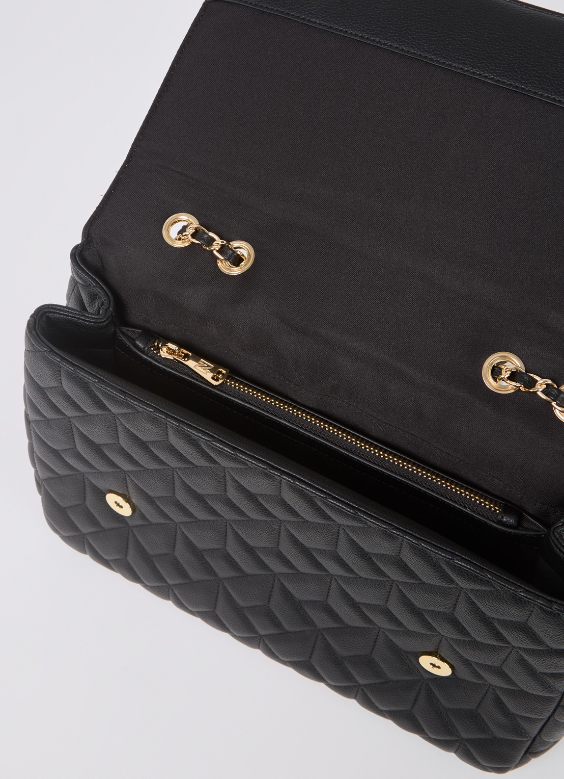 NIKKIE Schoudertas met quilt patroon en verstelbare schouderriem - detail 3 zwart